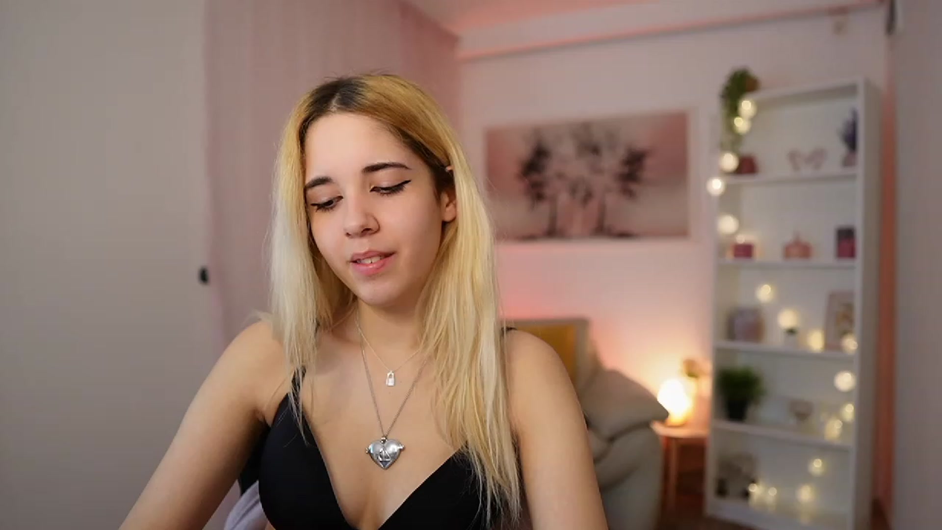 Gallery image thumbnail from Katie_Kush18's myfreecams stream on, 01/02/2024, 12:08 image 12 of 20