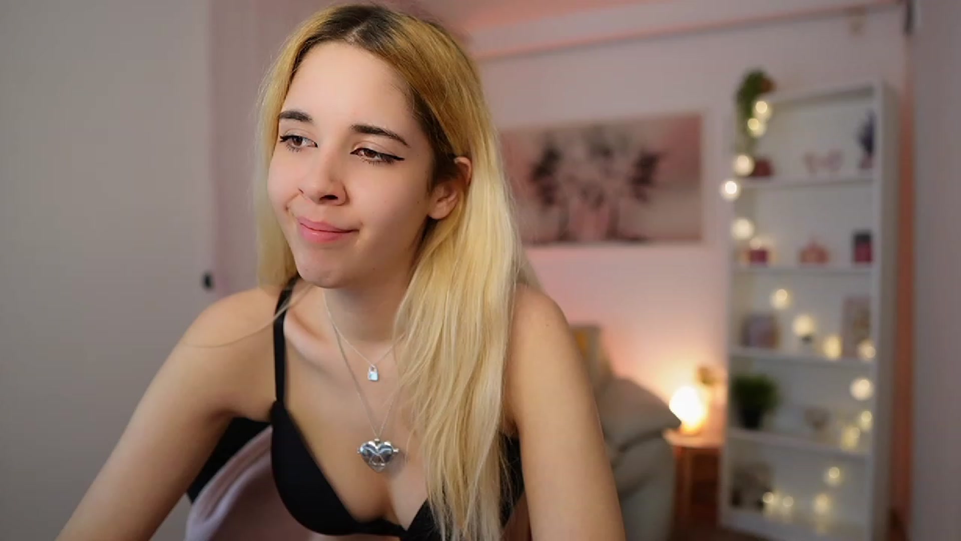 Gallery image thumbnail from Katie_Kush18's myfreecams stream on, 01/02/2024, 12:08 image 10 of 20