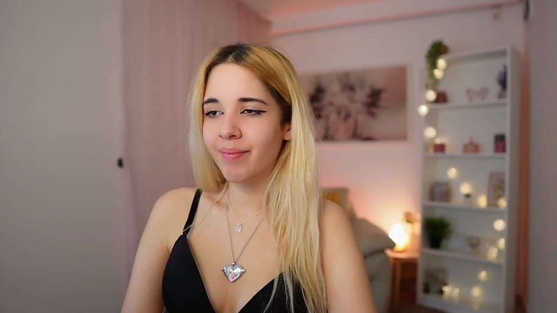Gallery image thumbnail from Katie_Kush18's myfreecams stream on, 01/02/2024, 12:08 image 20 of 20