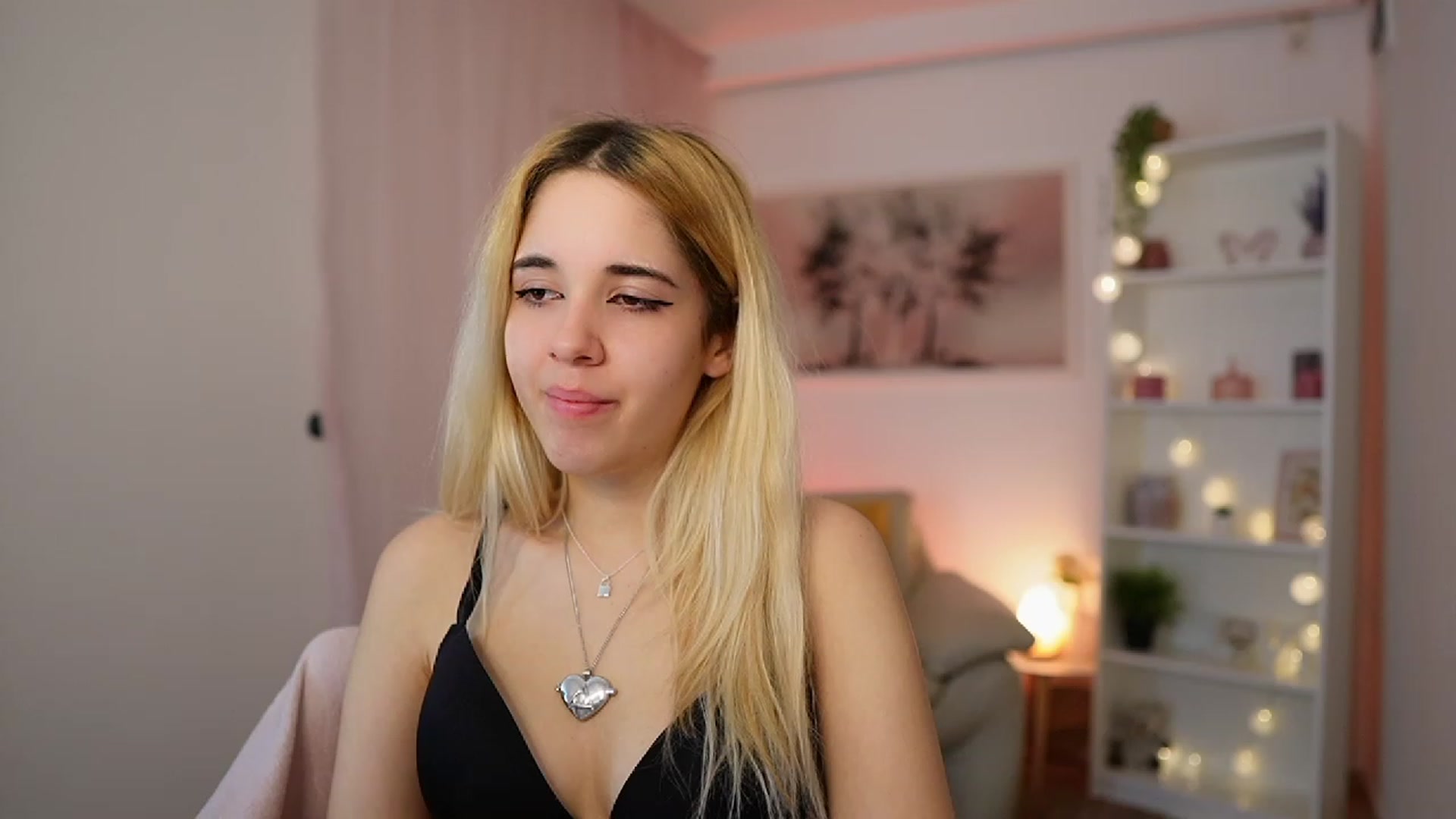 Gallery image thumbnail from Katie_Kush18's myfreecams stream on, 01/02/2024, 12:08 image 15 of 20