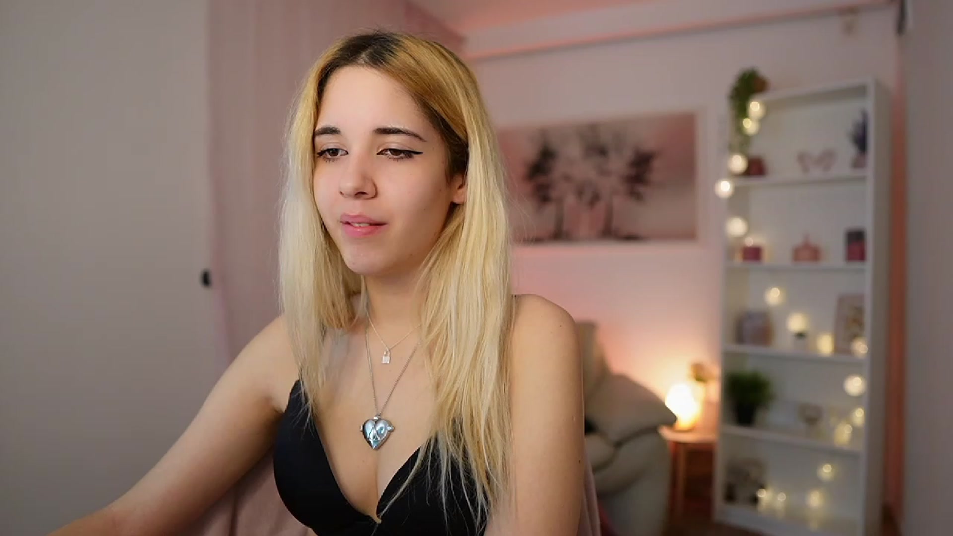 Gallery image thumbnail from Katie_Kush18's myfreecams stream on, 01/02/2024, 12:08 image 18 of 20