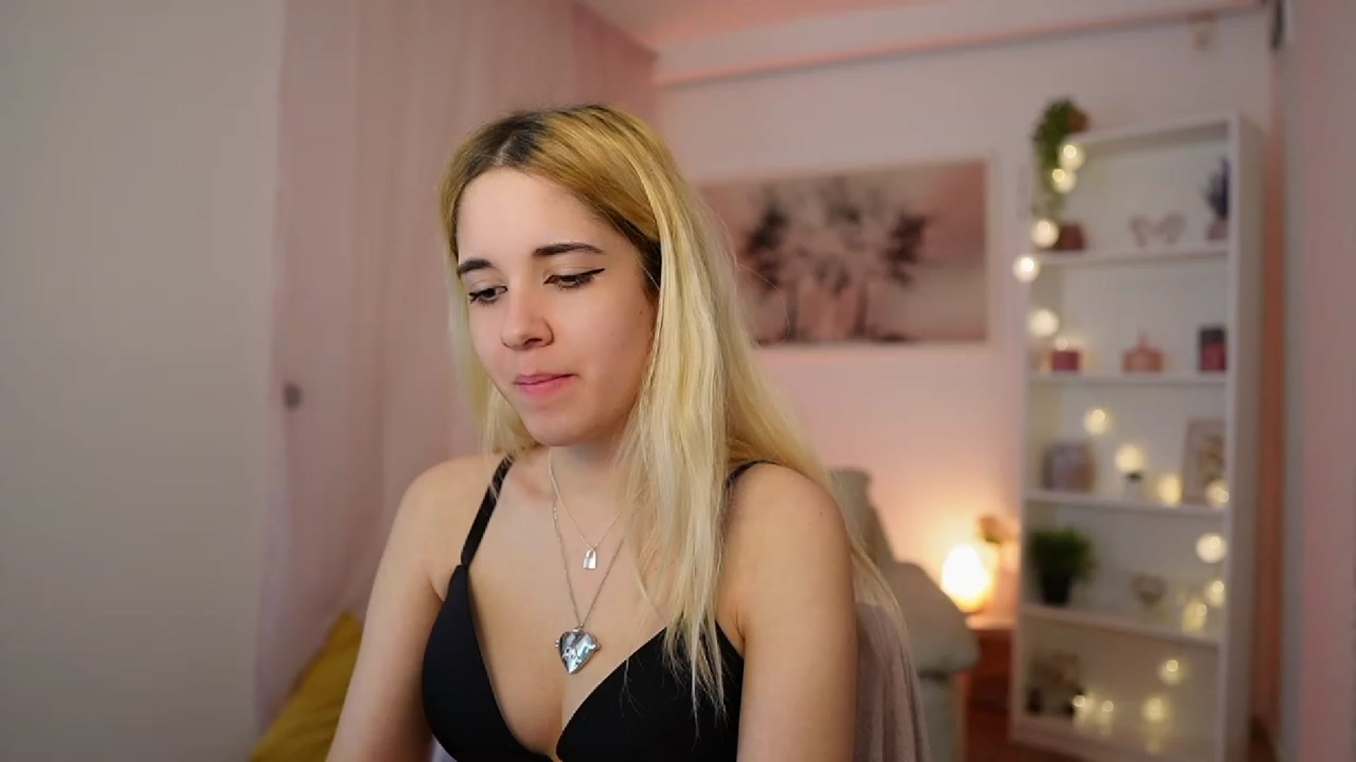 Gallery image thumbnail from Katie_Kush18's myfreecams stream on, 01/02/2024, 12:53 image 16 of 20