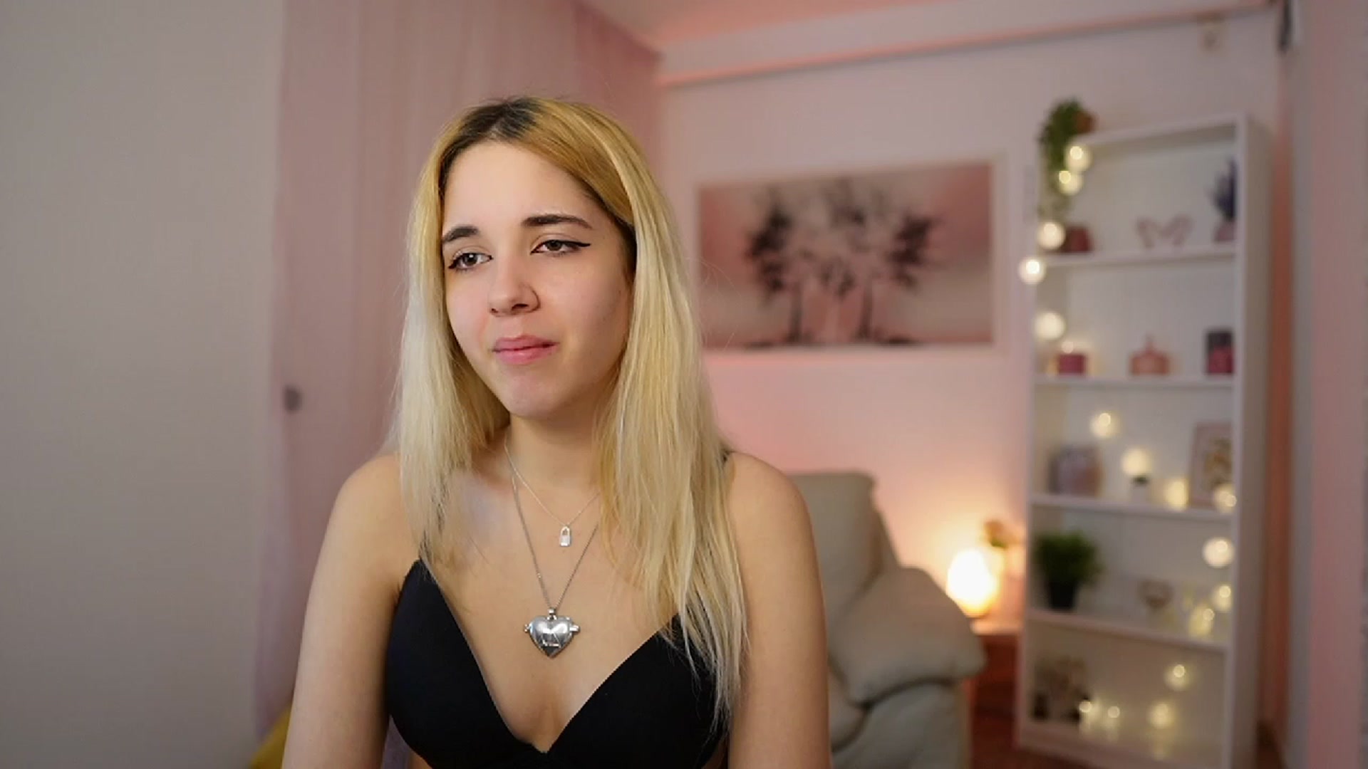 Gallery image thumbnail from Katie_Kush18's myfreecams stream on, 01/02/2024, 13:54 image 16 of 20