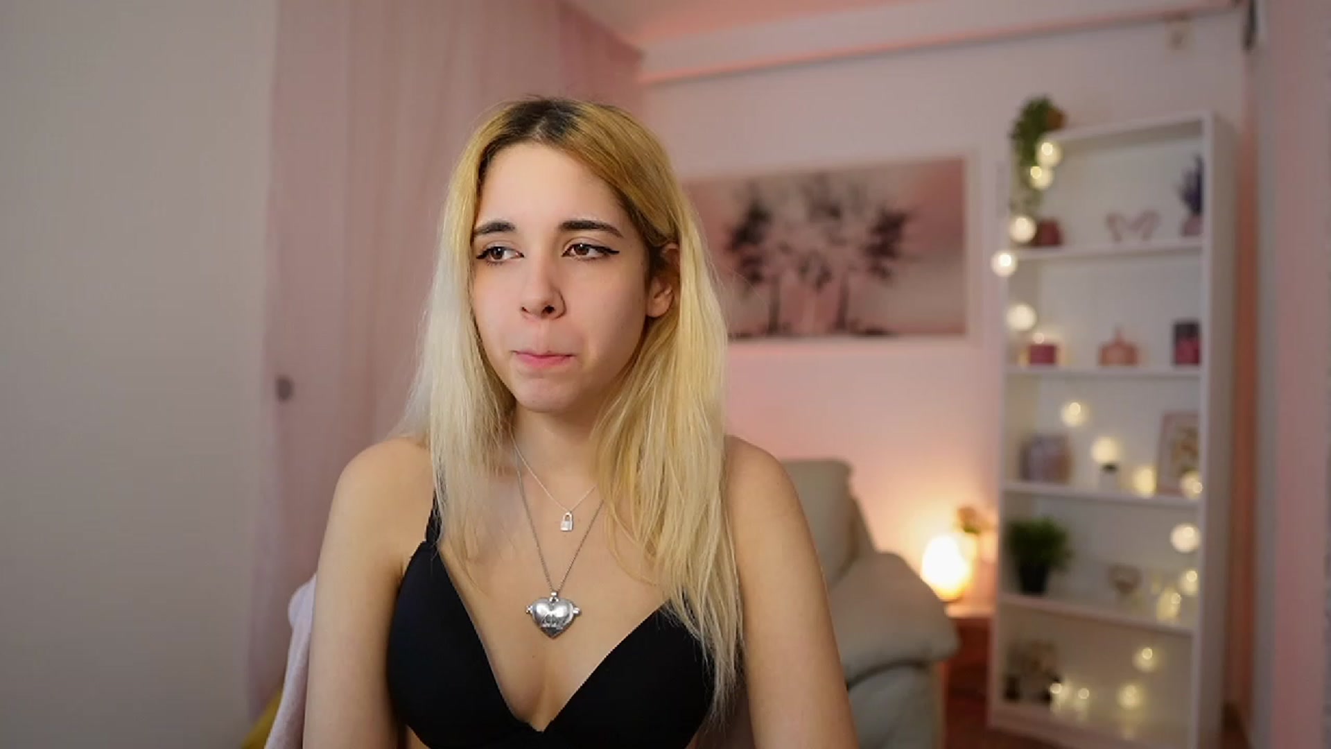 Gallery image thumbnail from Katie_Kush18's myfreecams stream on, 01/02/2024, 13:54 image 17 of 20