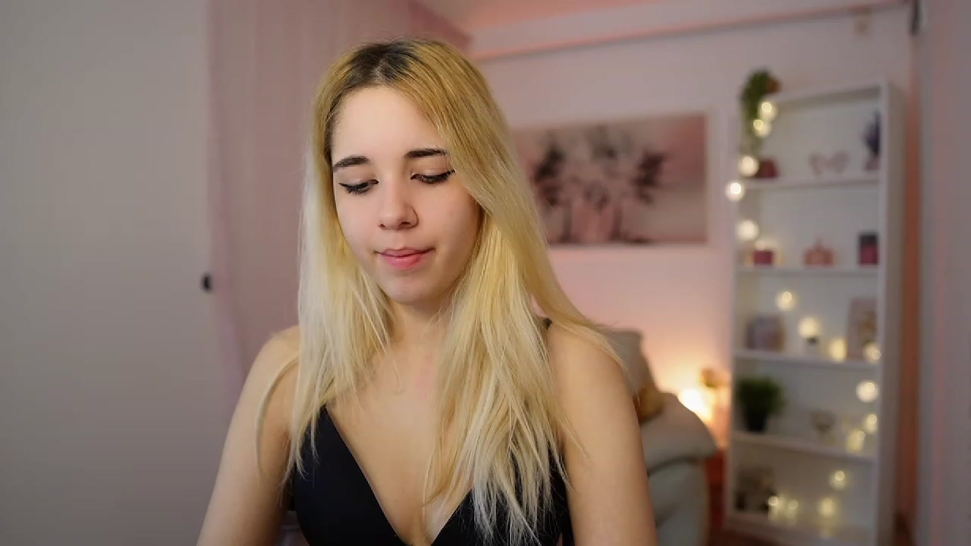 Gallery image thumbnail from Katie_Kush18's myfreecams stream on, 01/03/2024, 10:14 image 2 of 20