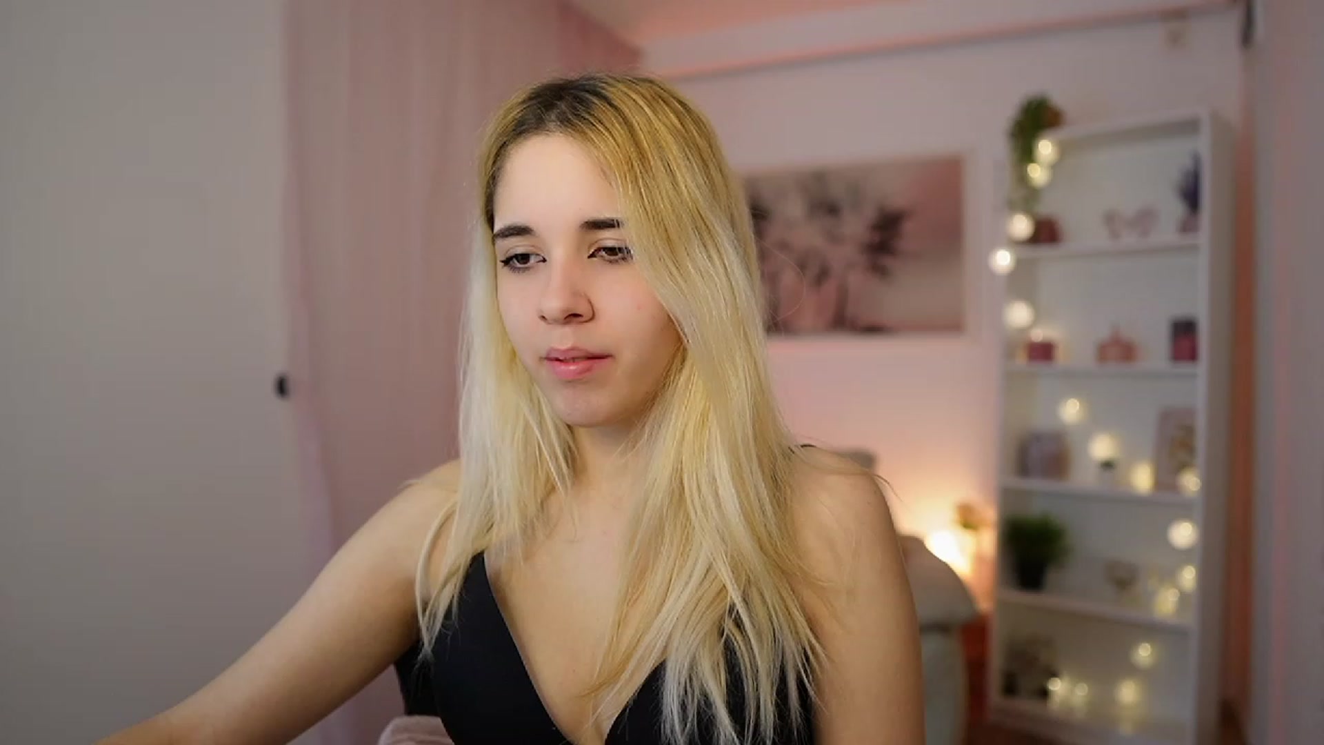 Gallery image thumbnail from Katie_Kush18's myfreecams stream on, 01/03/2024, 10:14 image 6 of 20