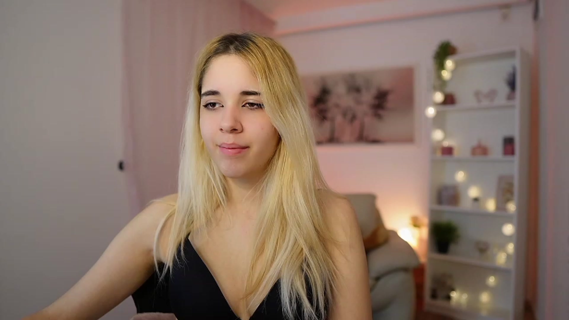 Gallery image thumbnail from Katie_Kush18's myfreecams stream on, 01/03/2024, 10:14 image 5 of 20