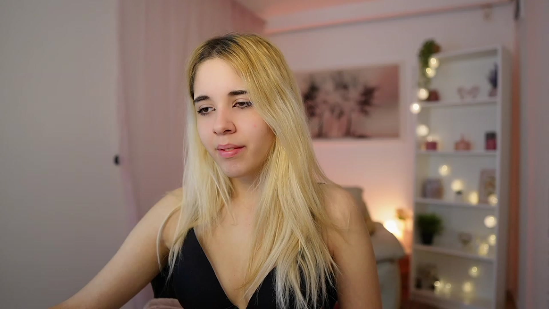 Gallery image thumbnail from Katie_Kush18's myfreecams stream on, 01/03/2024, 10:14 image 4 of 20