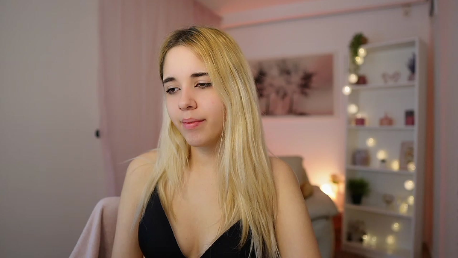 Gallery image thumbnail from Katie_Kush18's myfreecams stream on, 01/03/2024, 12:00 image 2 of 20