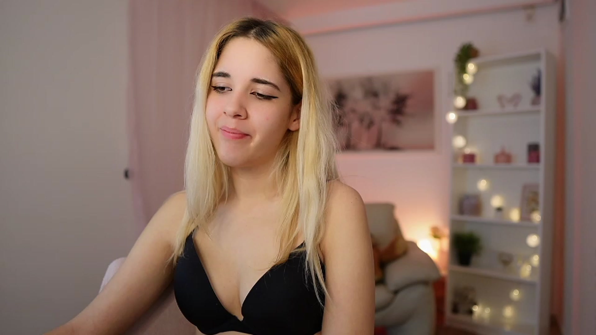 Gallery image thumbnail from Katie_Kush18's myfreecams stream on, 01/03/2024, 12:00 image 17 of 20