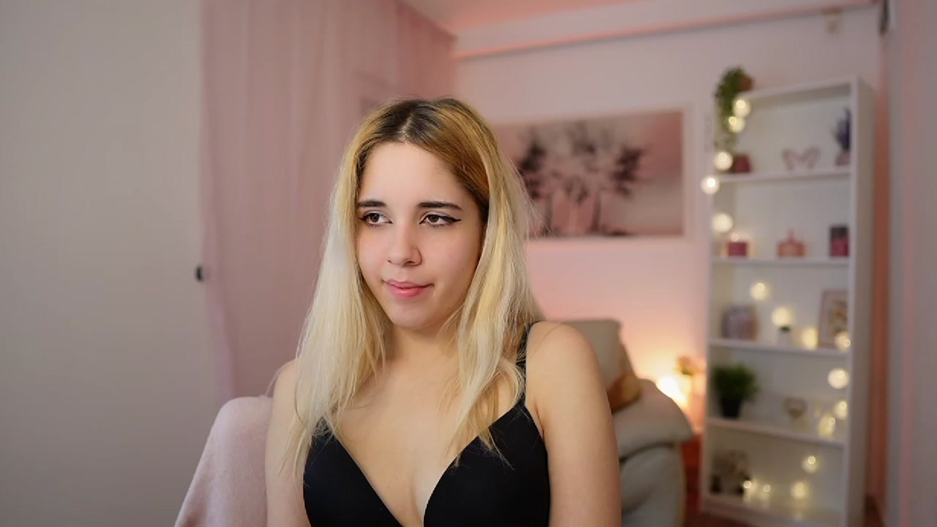Gallery image thumbnail from Katie_Kush18's myfreecams stream on, 01/03/2024, 12:00 image 18 of 20