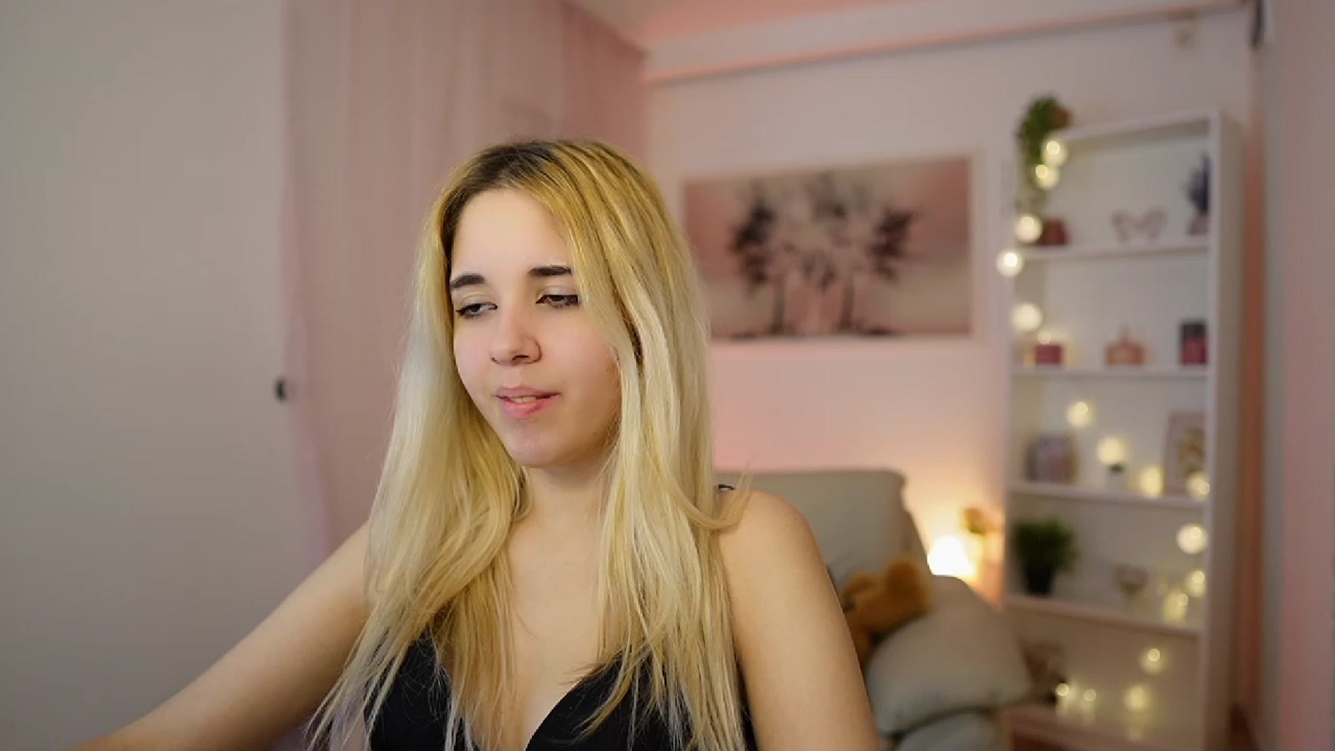 Gallery image thumbnail from Katie_Kush18's myfreecams stream on, 01/03/2024, 13:51 image 17 of 20