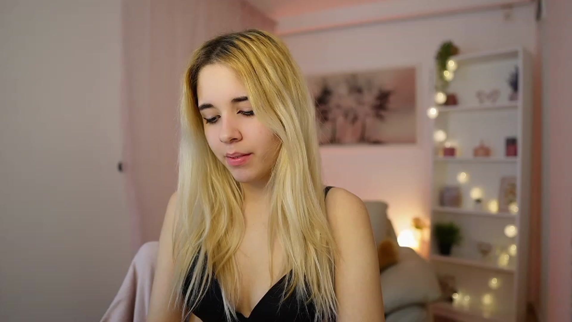 Gallery image thumbnail from Katie_Kush18's myfreecams stream on, 01/03/2024, 13:51 image 19 of 20