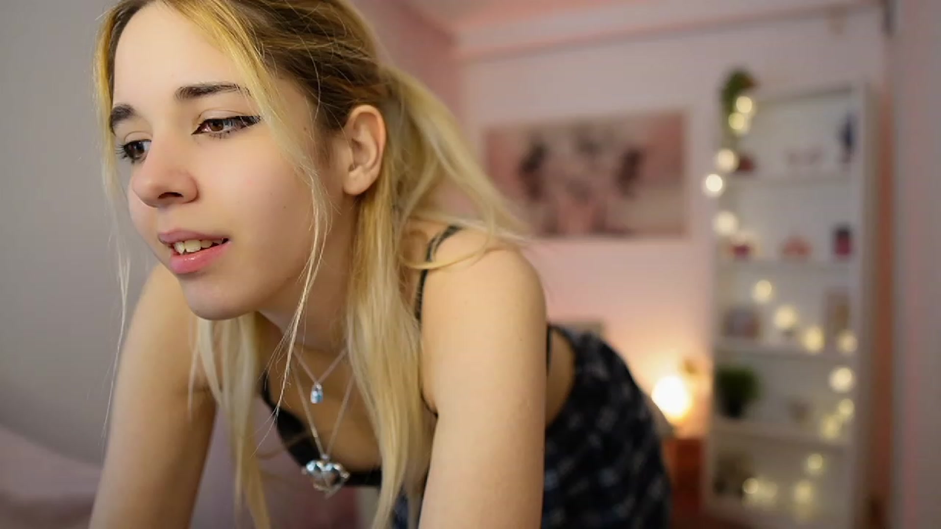 Gallery image thumbnail from Katie_Kush18's myfreecams stream on, 01/04/2024, 09:56 image 12 of 20