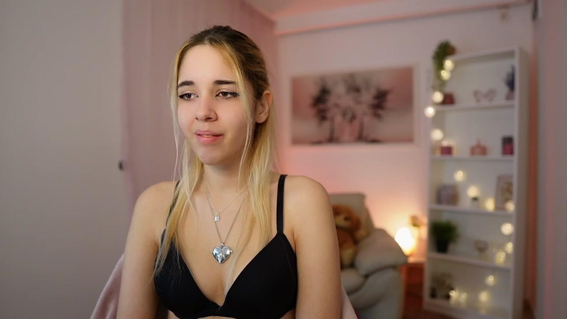 Gallery image thumbnail from Katie_Kush18's myfreecams stream on, 01/04/2024, 09:56 image 9 of 20