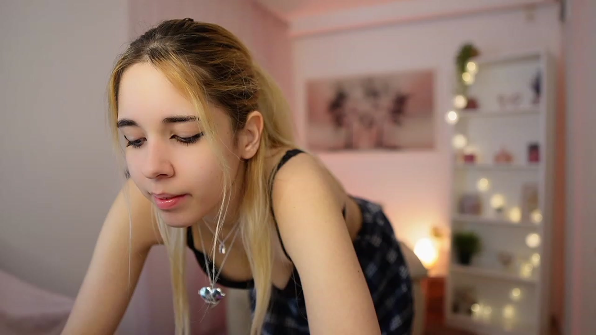 Gallery image thumbnail from Katie_Kush18's myfreecams stream on, 01/04/2024, 09:56 image 14 of 20