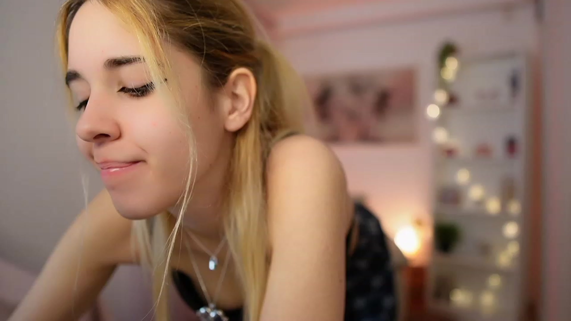 Gallery image thumbnail from Katie_Kush18's myfreecams stream on, 01/04/2024, 09:56 image 16 of 20
