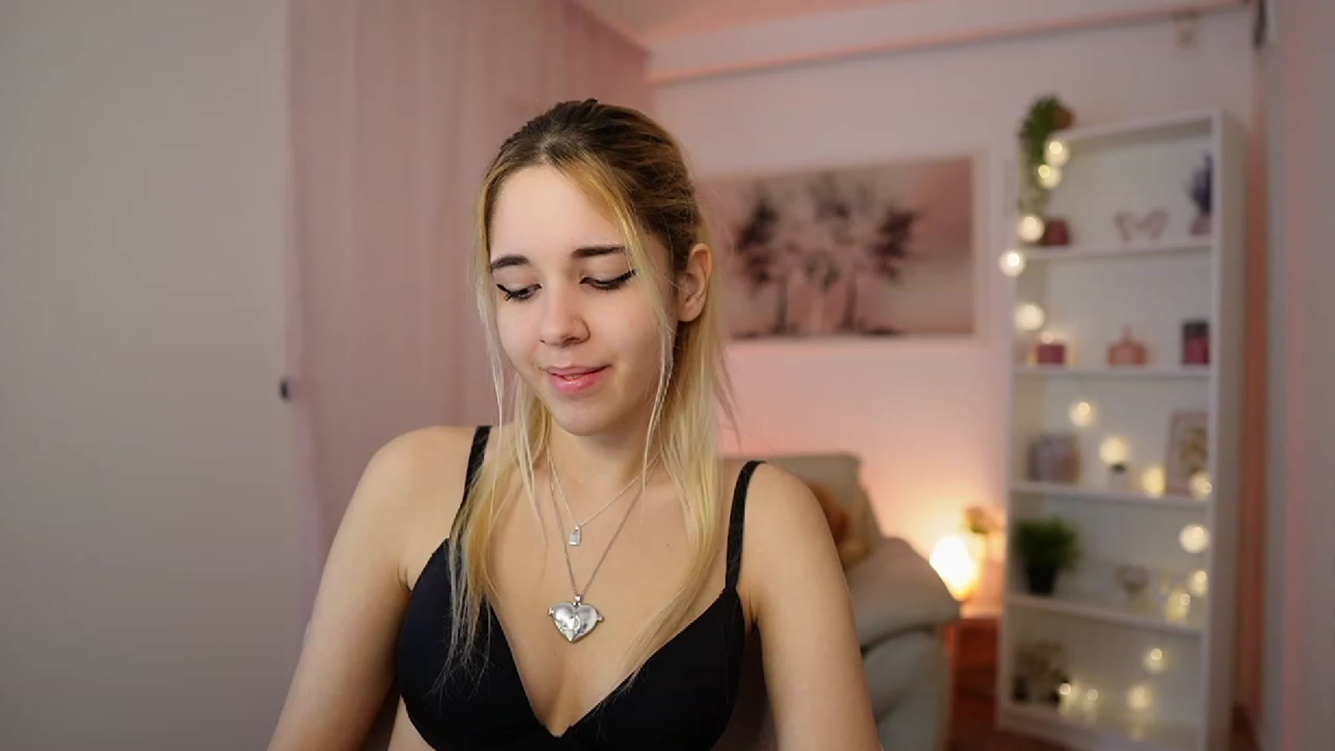 Gallery image thumbnail from Katie_Kush18's myfreecams stream on, 01/04/2024, 09:56 image 4 of 20