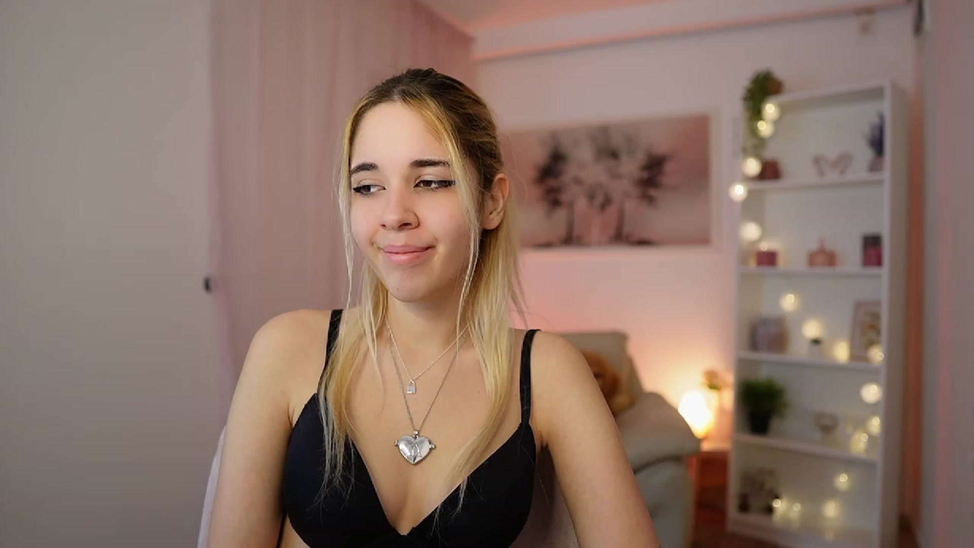 Gallery image thumbnail from Katie_Kush18's myfreecams stream on, 01/04/2024, 09:56 image 3 of 20