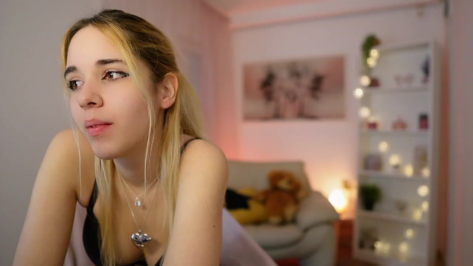 Gallery image thumbnail from Katie_Kush18's myfreecams stream on, 01/04/2024, 09:56 image 19 of 20