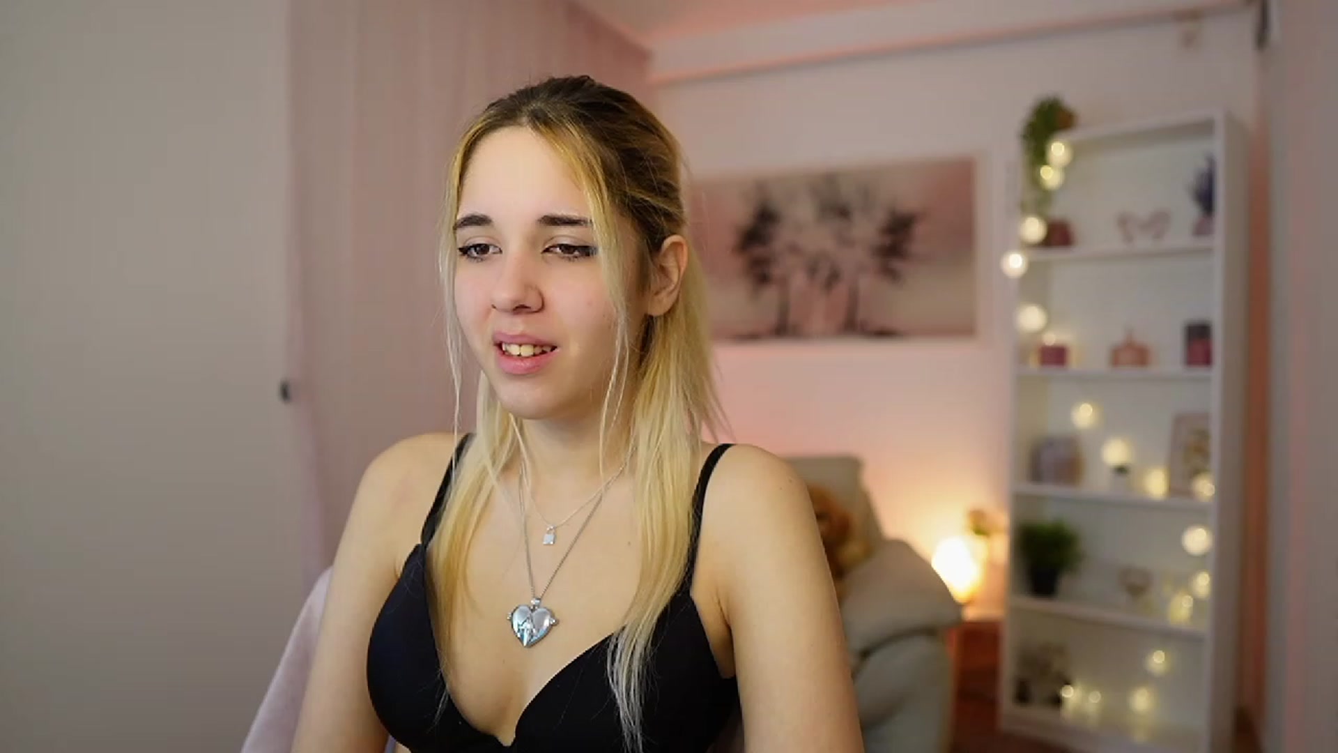 Gallery image thumbnail from Katie_Kush18's myfreecams stream on, 01/04/2024, 10:46 image 12 of 20