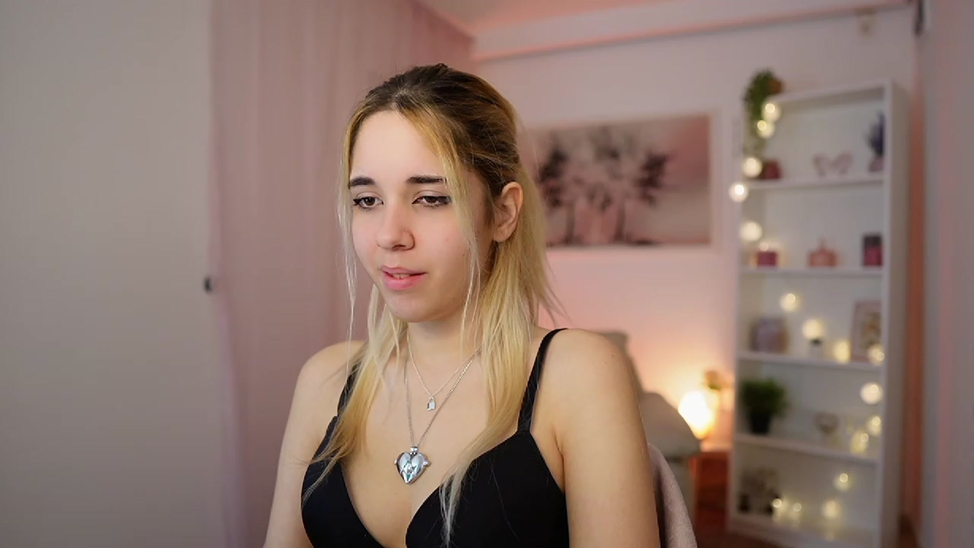 Gallery image thumbnail from Katie_Kush18's myfreecams stream on, 01/04/2024, 10:46 image 10 of 20