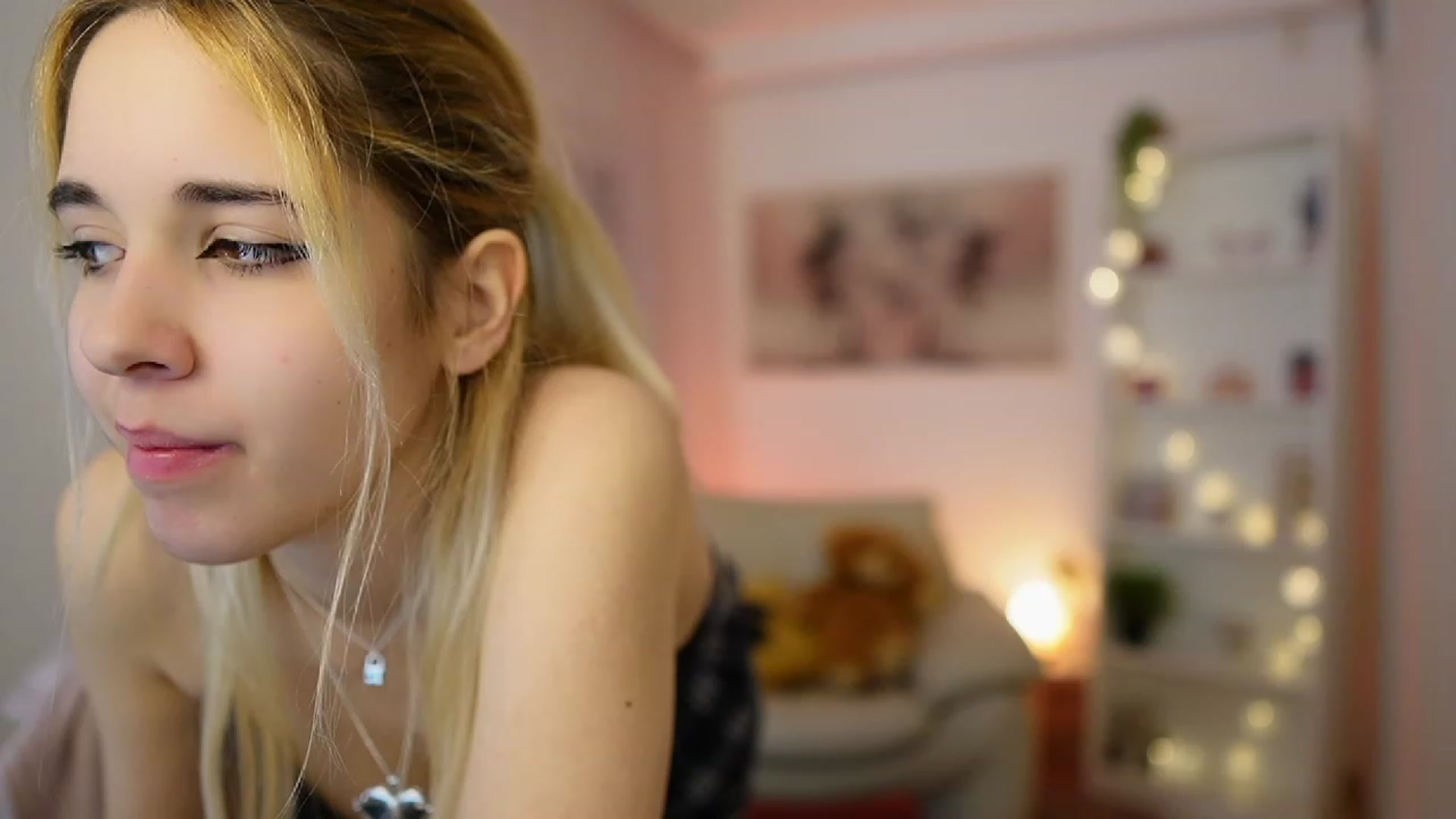 Gallery image thumbnail from Katie_Kush18's myfreecams stream on, 01/04/2024, 10:46 image 8 of 20