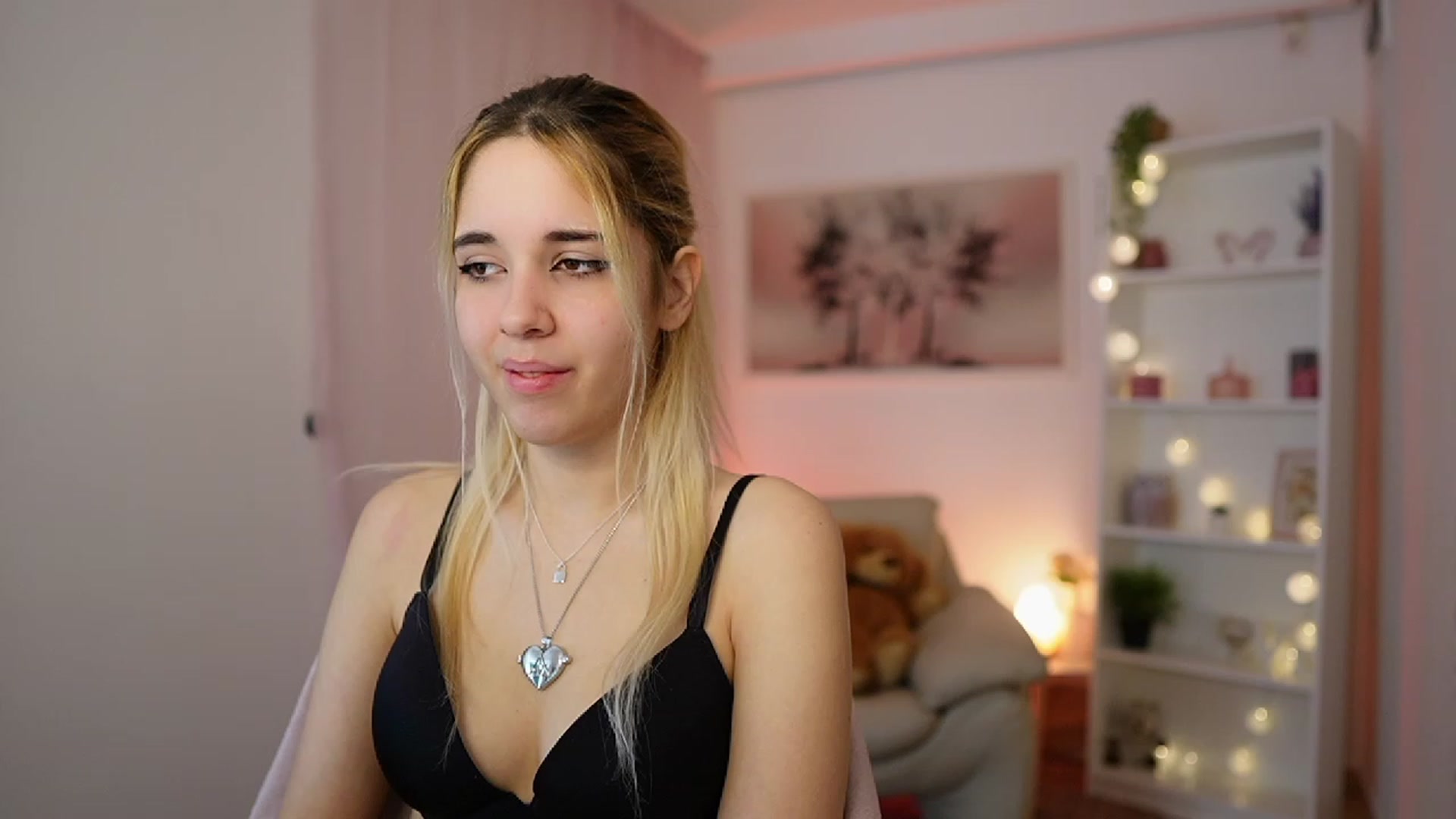 Gallery image thumbnail from Katie_Kush18's myfreecams stream on, 01/04/2024, 10:46 image 11 of 20