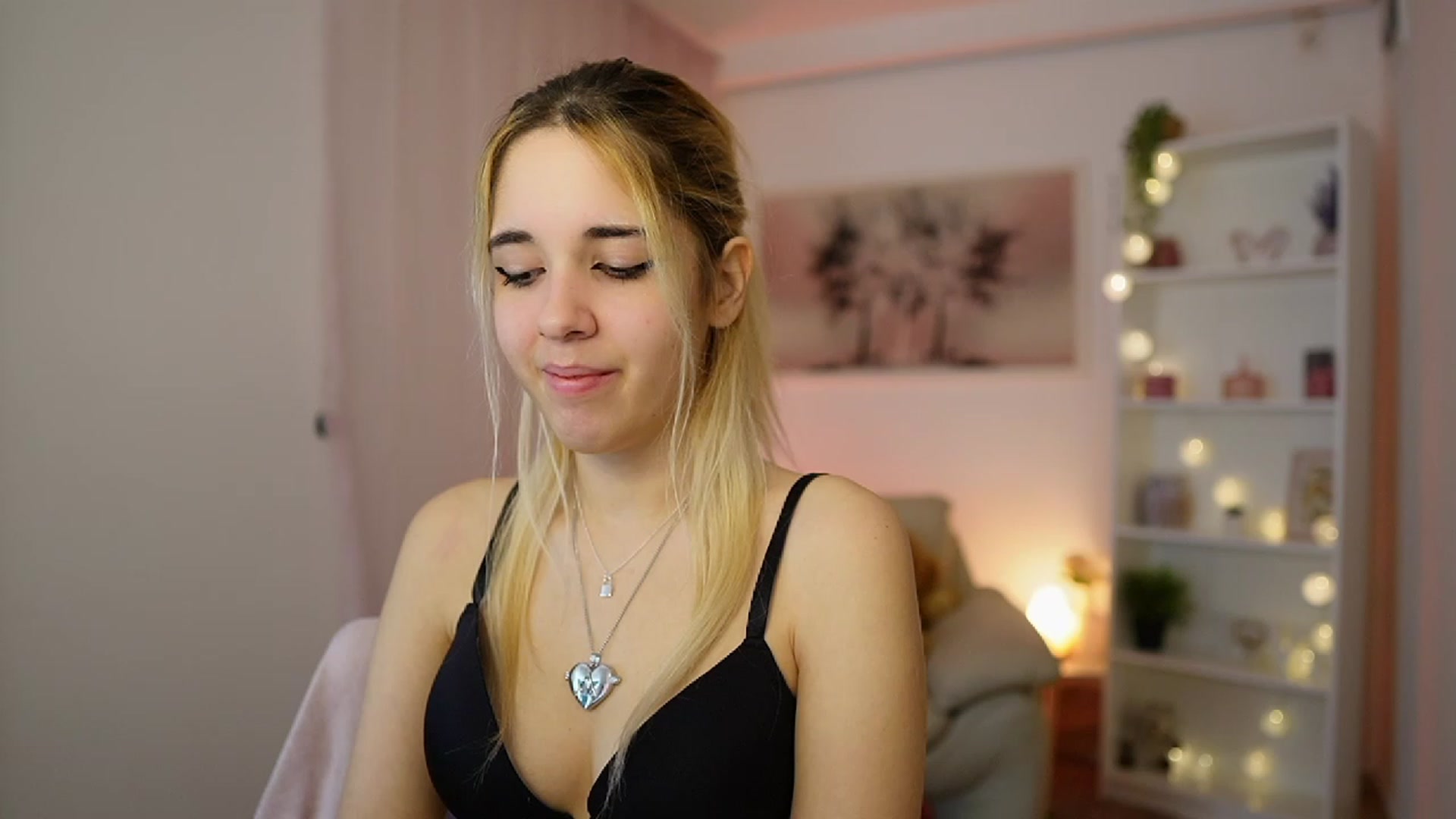 Gallery image thumbnail from Katie_Kush18's myfreecams stream on, 01/04/2024, 10:46 image 16 of 20