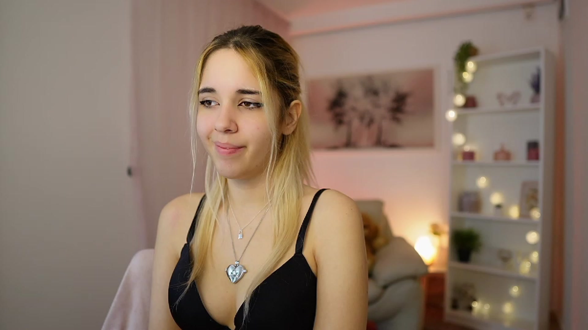 Gallery image thumbnail from Katie_Kush18's myfreecams stream on, 01/04/2024, 10:46 image 15 of 20