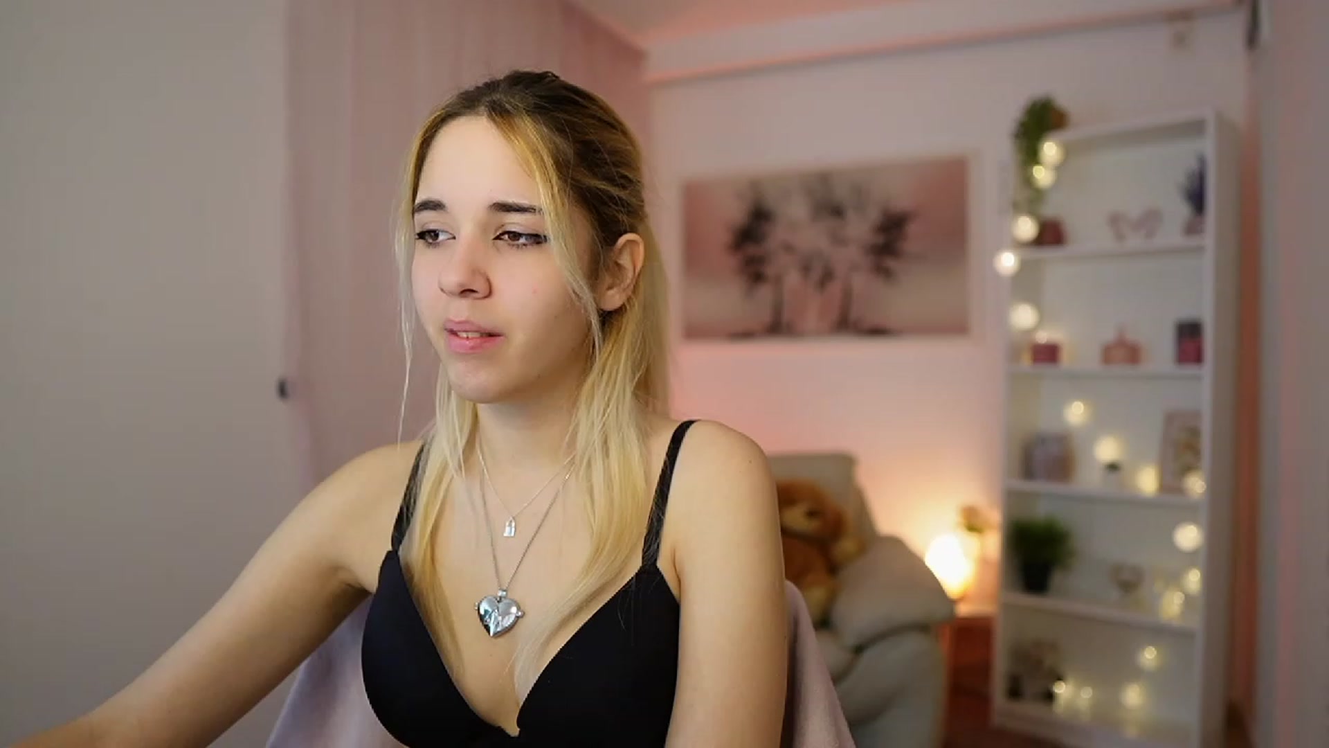 Gallery image thumbnail from Katie_Kush18's myfreecams stream on, 01/04/2024, 10:46 image 4 of 20