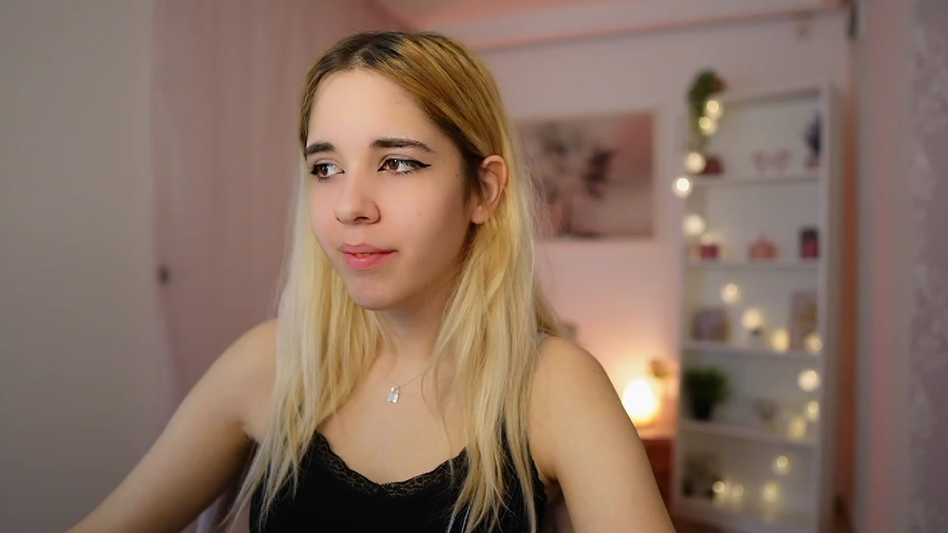 Gallery image thumbnail from Katie_Kush18's myfreecams stream on, 01/05/2024, 10:55 image 15 of 20