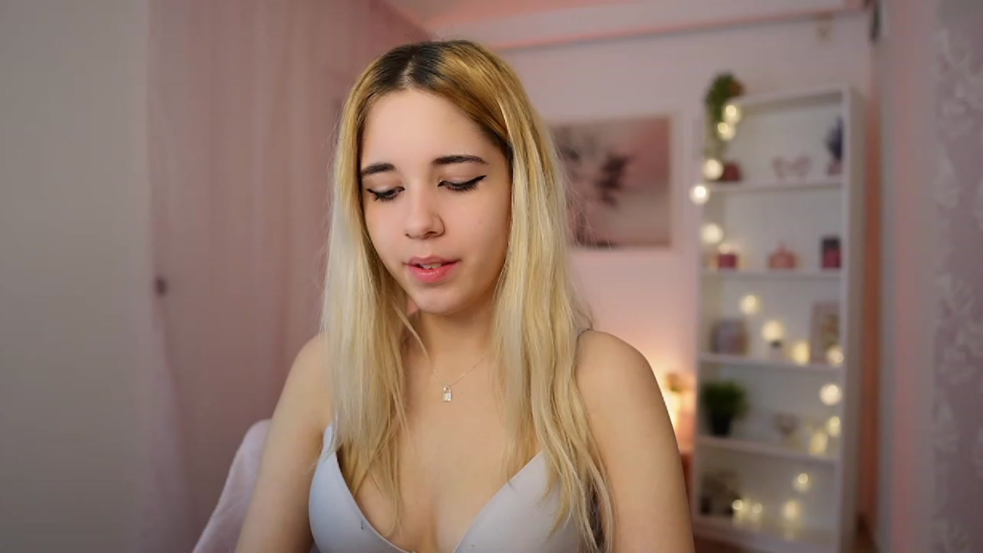Gallery image thumbnail from Katie_Kush18's myfreecams stream on, 01/05/2024, 10:55 image 8 of 20
