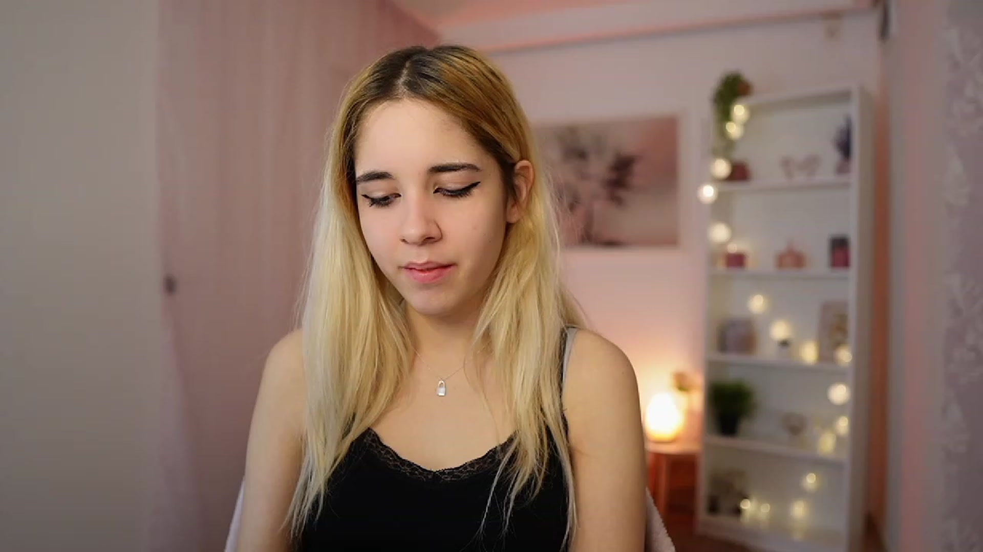 Gallery image thumbnail from Katie_Kush18's myfreecams stream on, 01/05/2024, 10:55 image 14 of 20