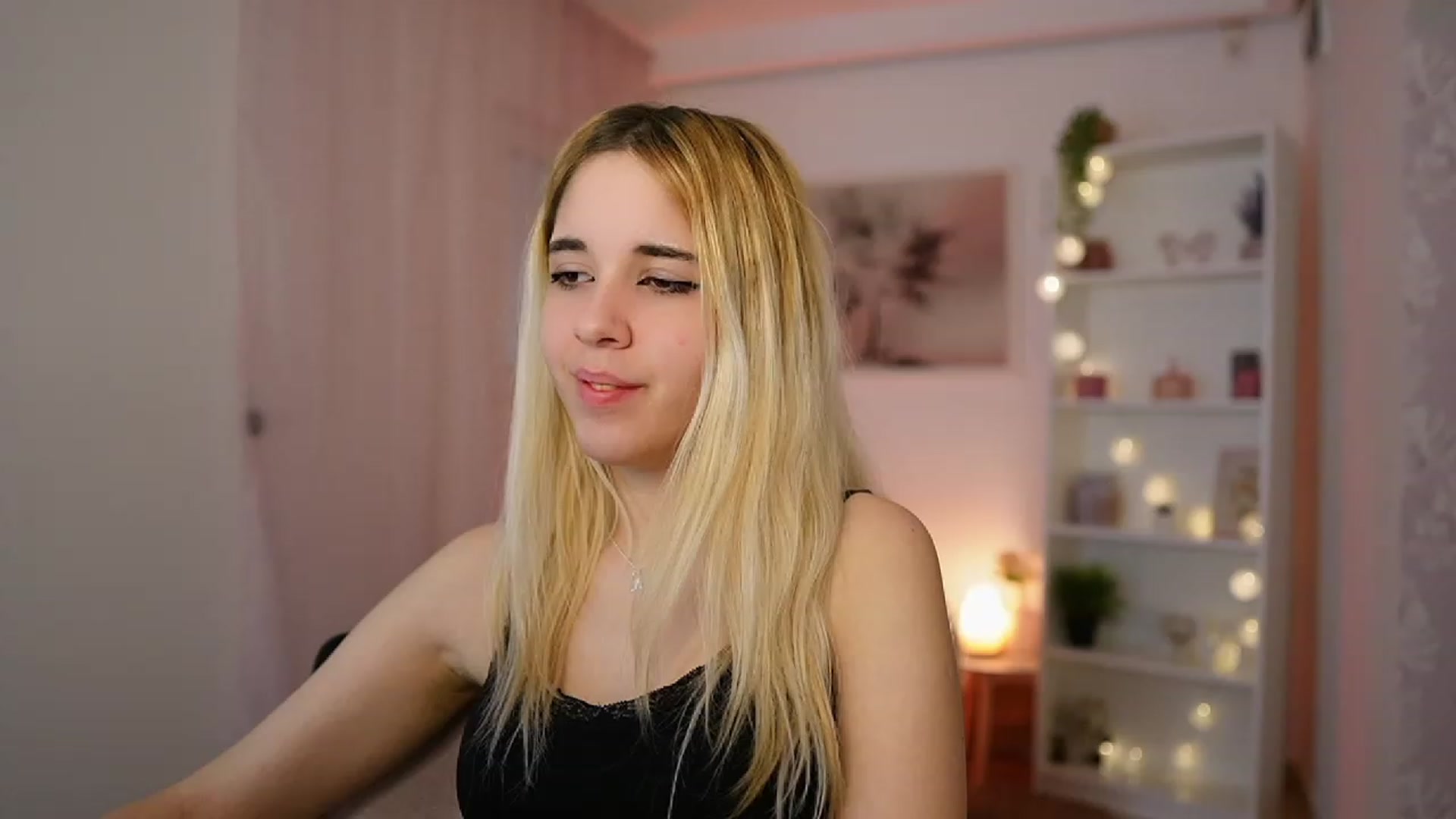 Gallery image thumbnail from Katie_Kush18's myfreecams stream on, 01/05/2024, 13:45 image 5 of 20