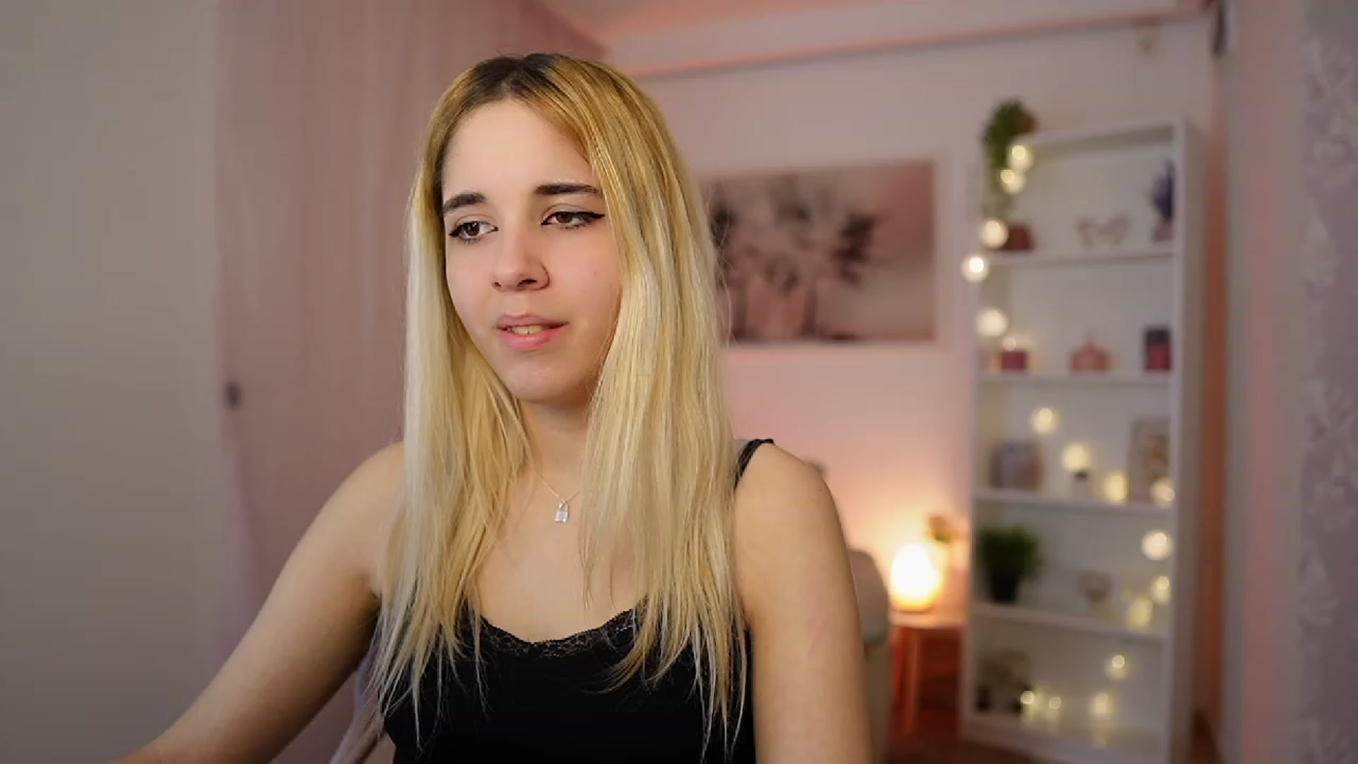 Gallery image thumbnail from Katie_Kush18's myfreecams stream on, 01/05/2024, 13:45 image 3 of 20