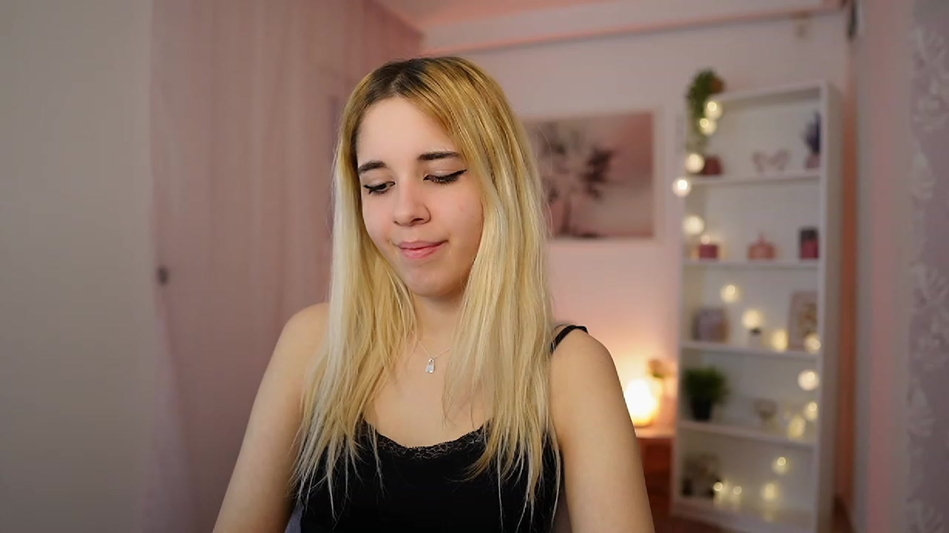 Gallery image thumbnail from Katie_Kush18's myfreecams stream on, 01/05/2024, 13:45 image 2 of 20
