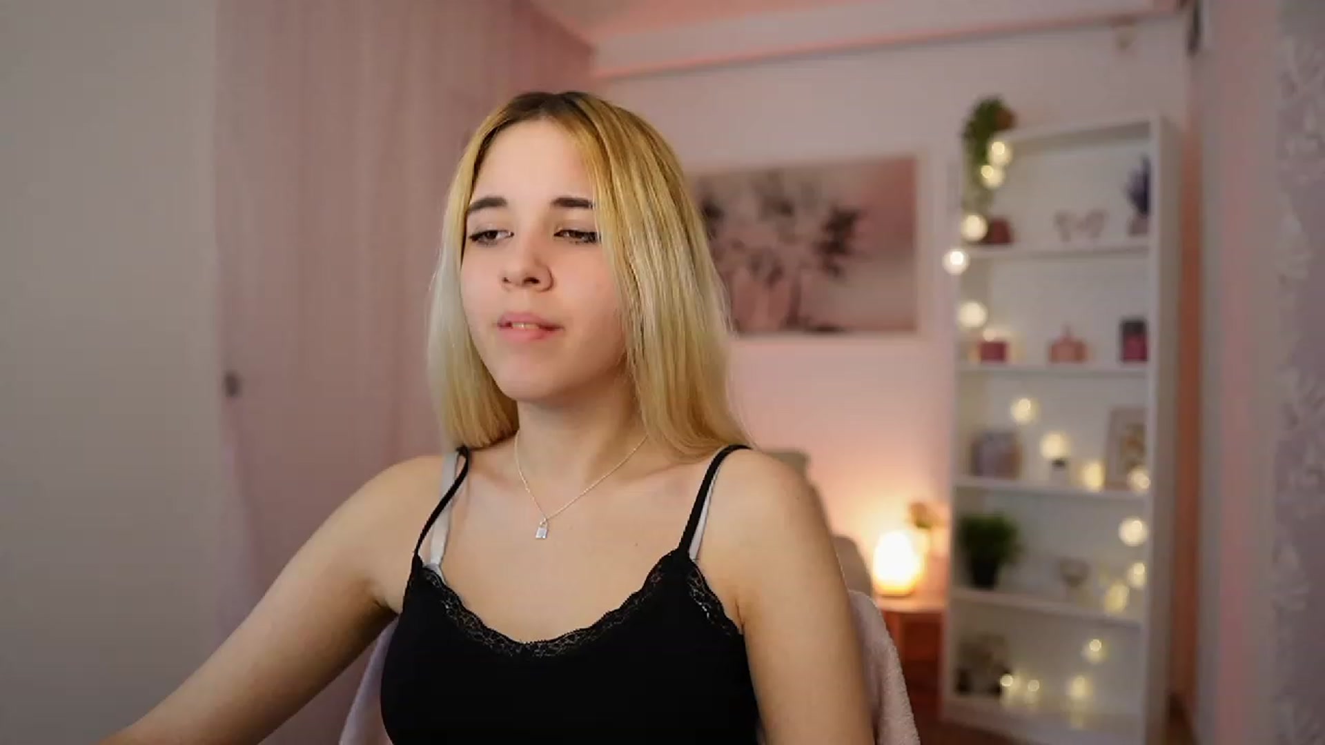 Gallery image thumbnail from Katie_Kush18's myfreecams stream on, 01/05/2024, 13:45 image 9 of 20