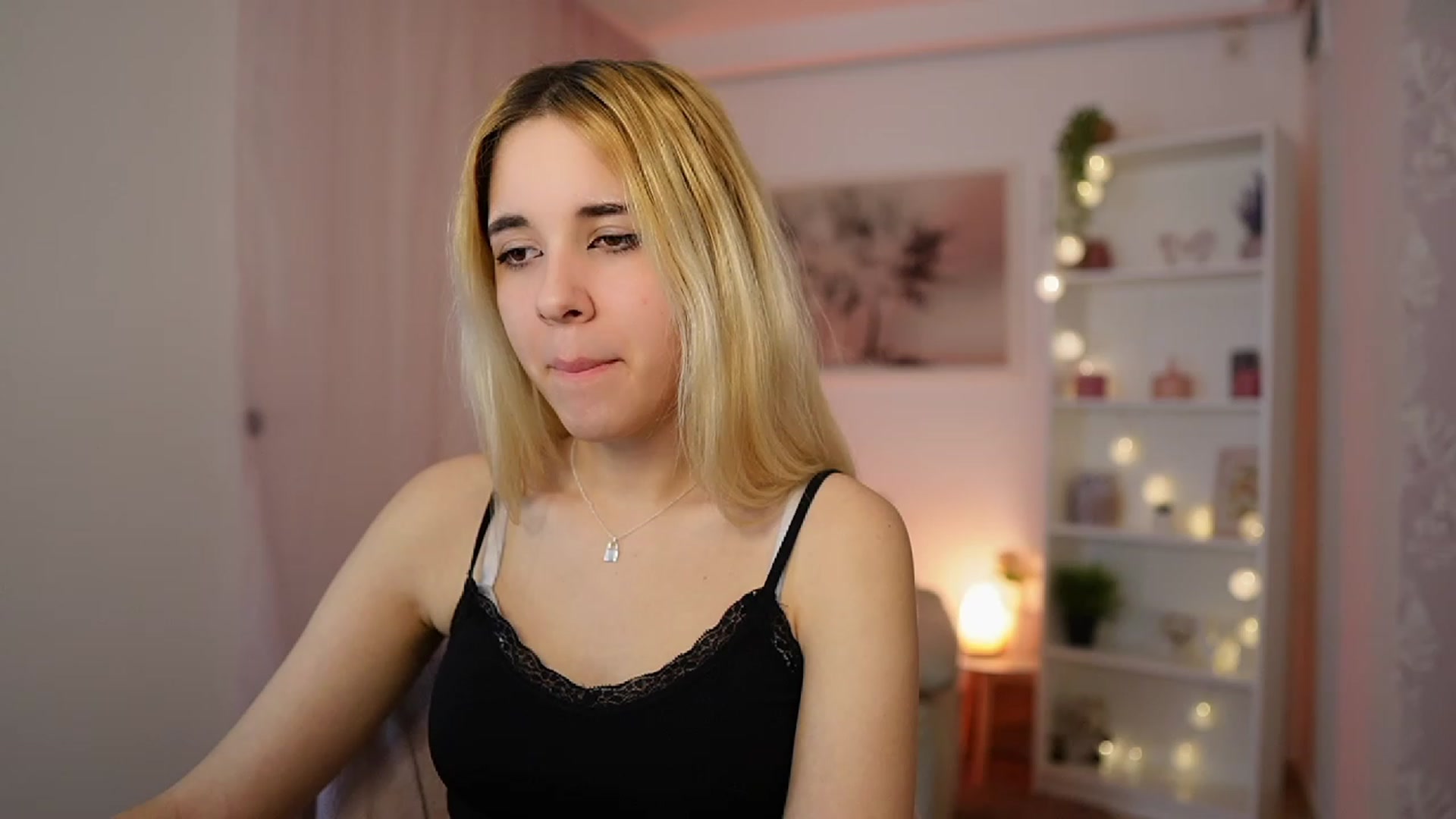 Gallery image thumbnail from Katie_Kush18's myfreecams stream on, 01/05/2024, 13:45 image 10 of 20