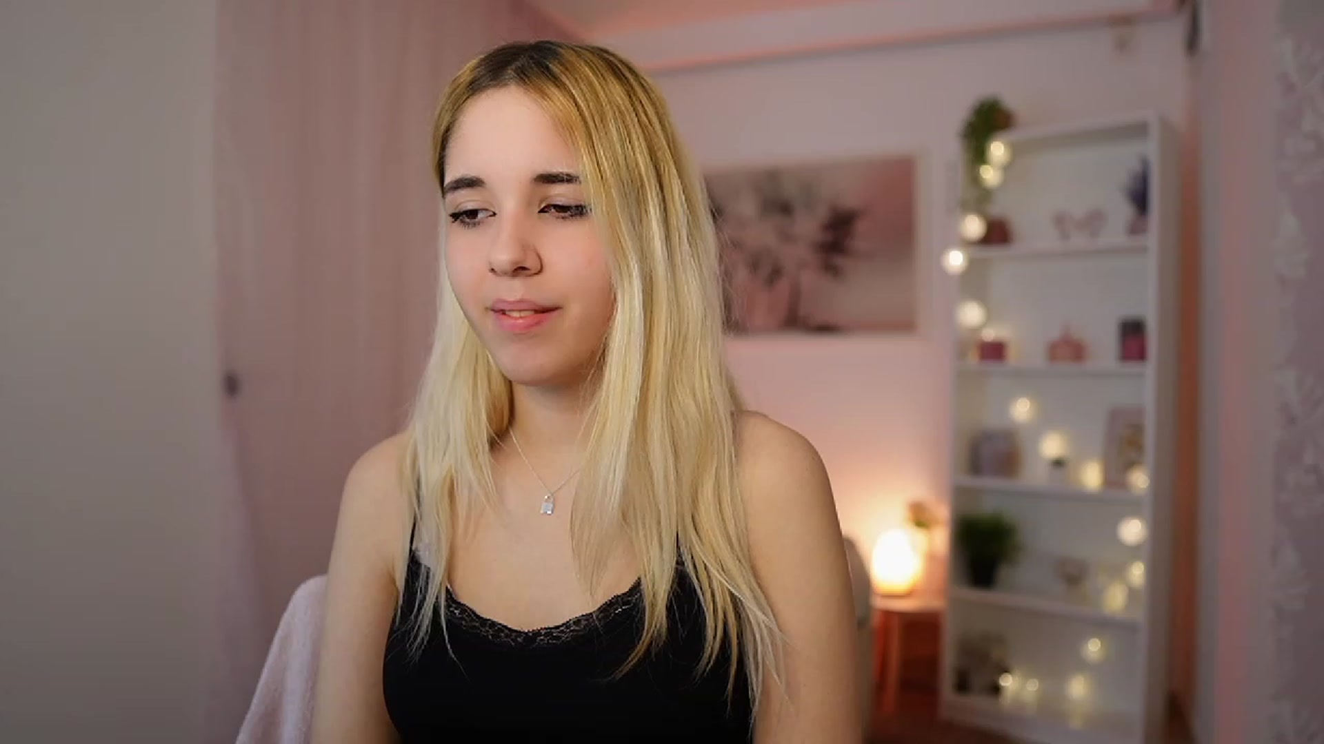 Gallery image thumbnail from Katie_Kush18's myfreecams stream on, 01/05/2024, 13:45 image 11 of 20