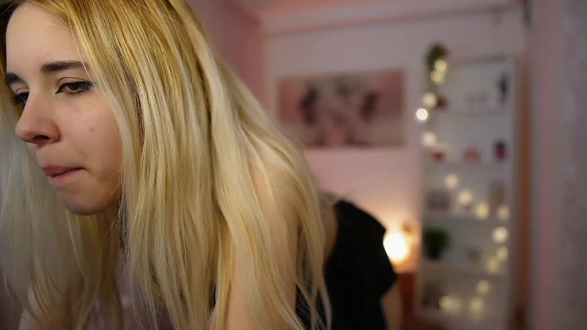 Gallery image thumbnail from Katie_Kush18's myfreecams stream on, 01/05/2024, 13:45 image 1 of 20