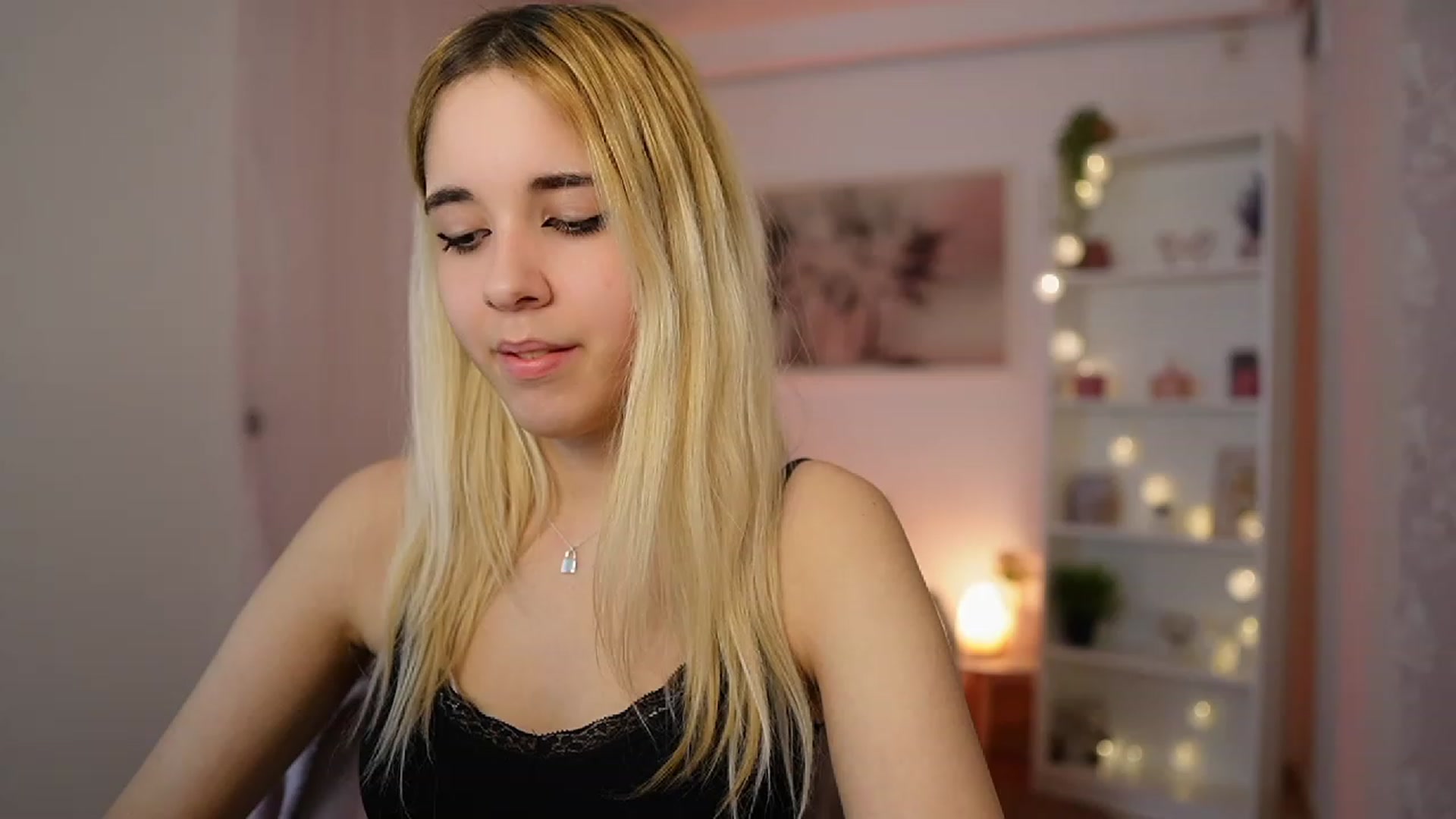 Gallery image thumbnail from Katie_Kush18's myfreecams stream on, 01/05/2024, 13:45 image 14 of 20