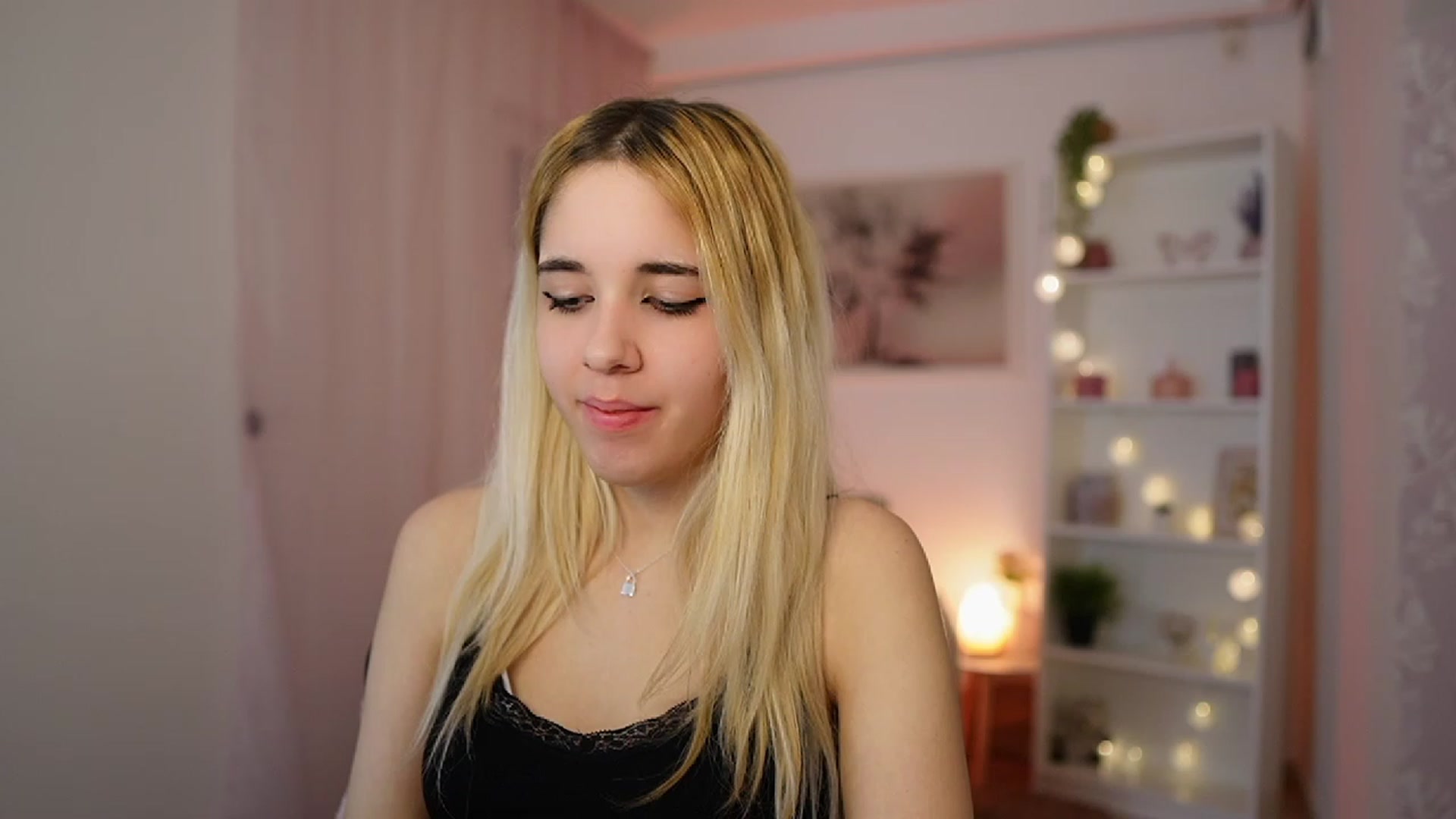 Gallery image thumbnail from Katie_Kush18's myfreecams stream on, 01/05/2024, 13:45 image 15 of 20