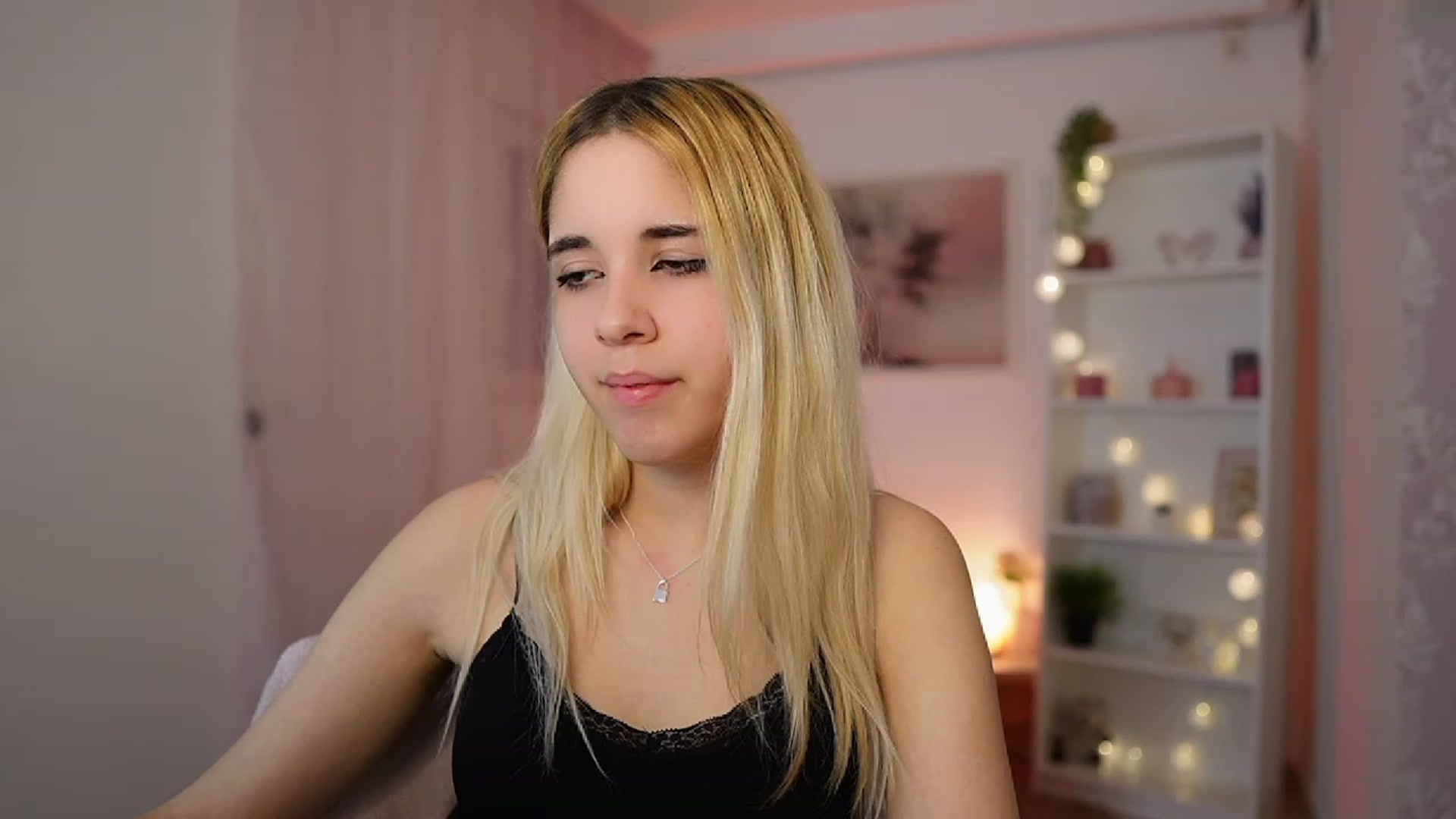 Gallery image thumbnail from Katie_Kush18's myfreecams stream on, 01/05/2024, 13:45 image 12 of 20