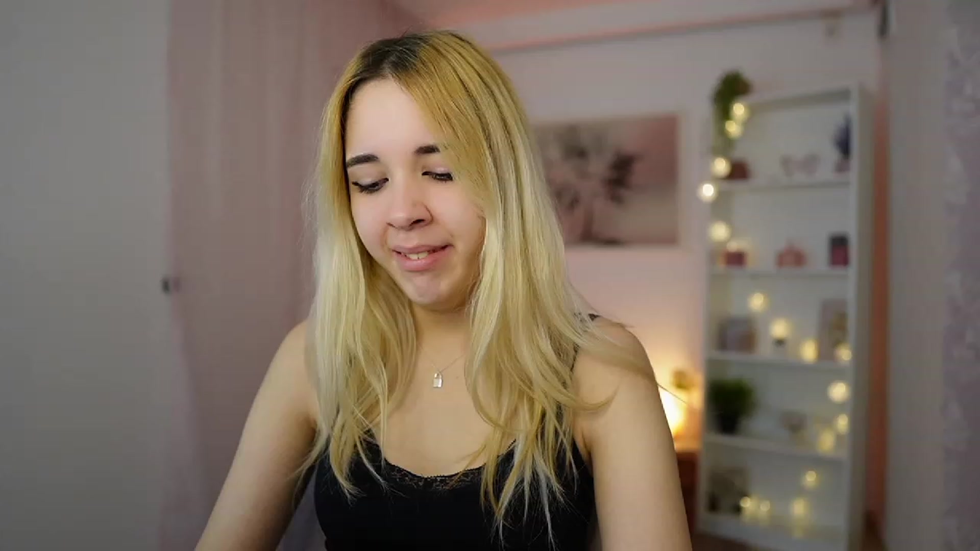 Gallery image thumbnail from Katie_Kush18's myfreecams stream on, 01/09/2024, 09:52 image 1 of 20