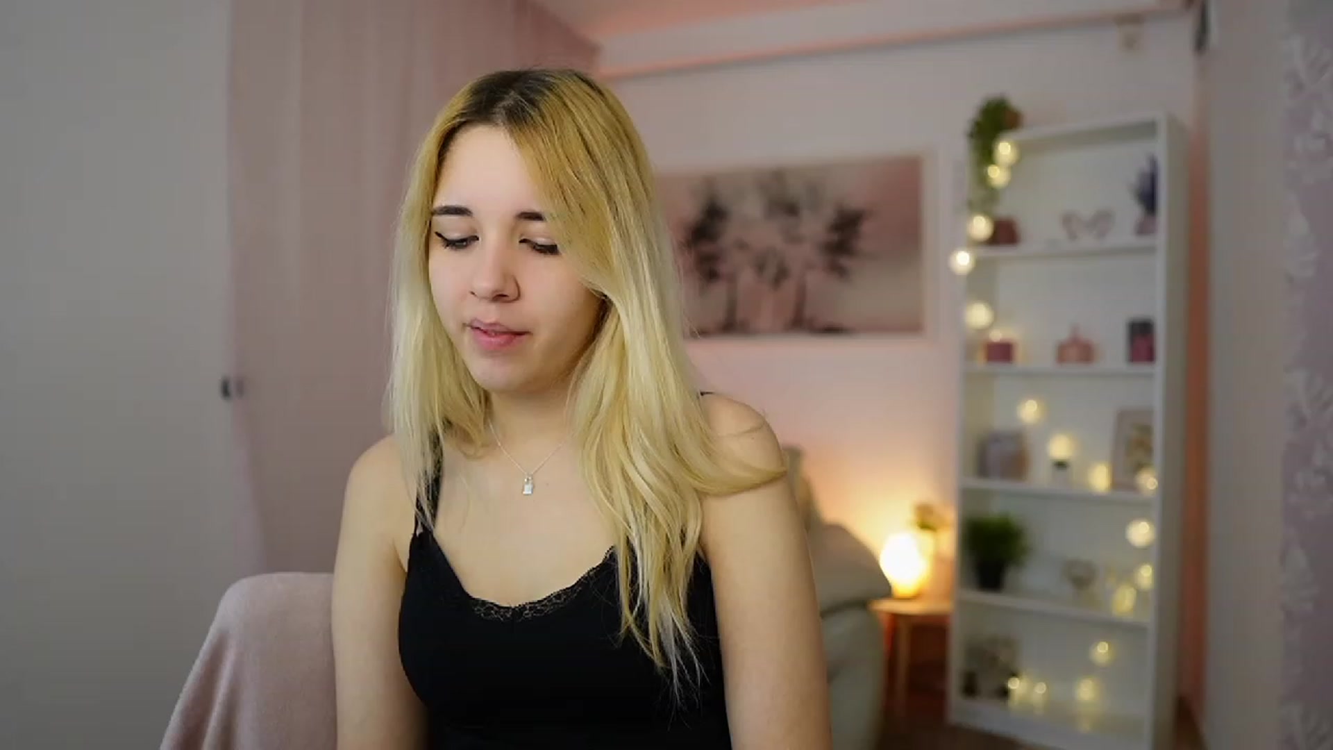 Gallery image thumbnail from Katie_Kush18's myfreecams stream on, 01/09/2024, 09:52 image 8 of 20