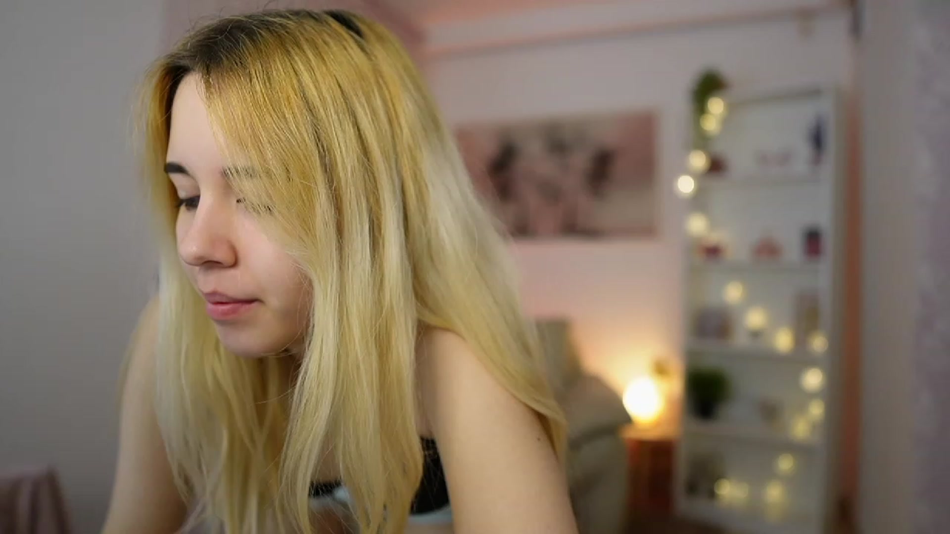 Gallery image thumbnail from Katie_Kush18's myfreecams stream on, 01/09/2024, 09:52 image 13 of 20