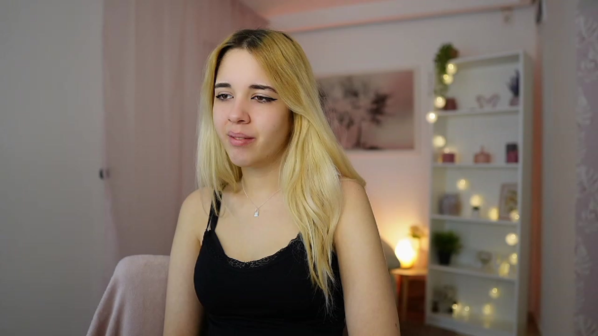 Gallery image thumbnail from Katie_Kush18's myfreecams stream on, 01/09/2024, 09:52 image 5 of 20