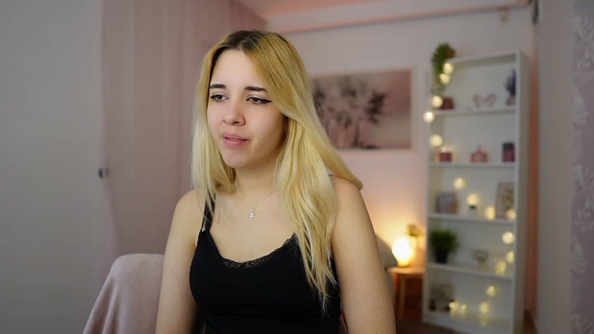 Gallery image thumbnail from Katie_Kush18's myfreecams stream on, 01/09/2024, 09:52 image 6 of 20
