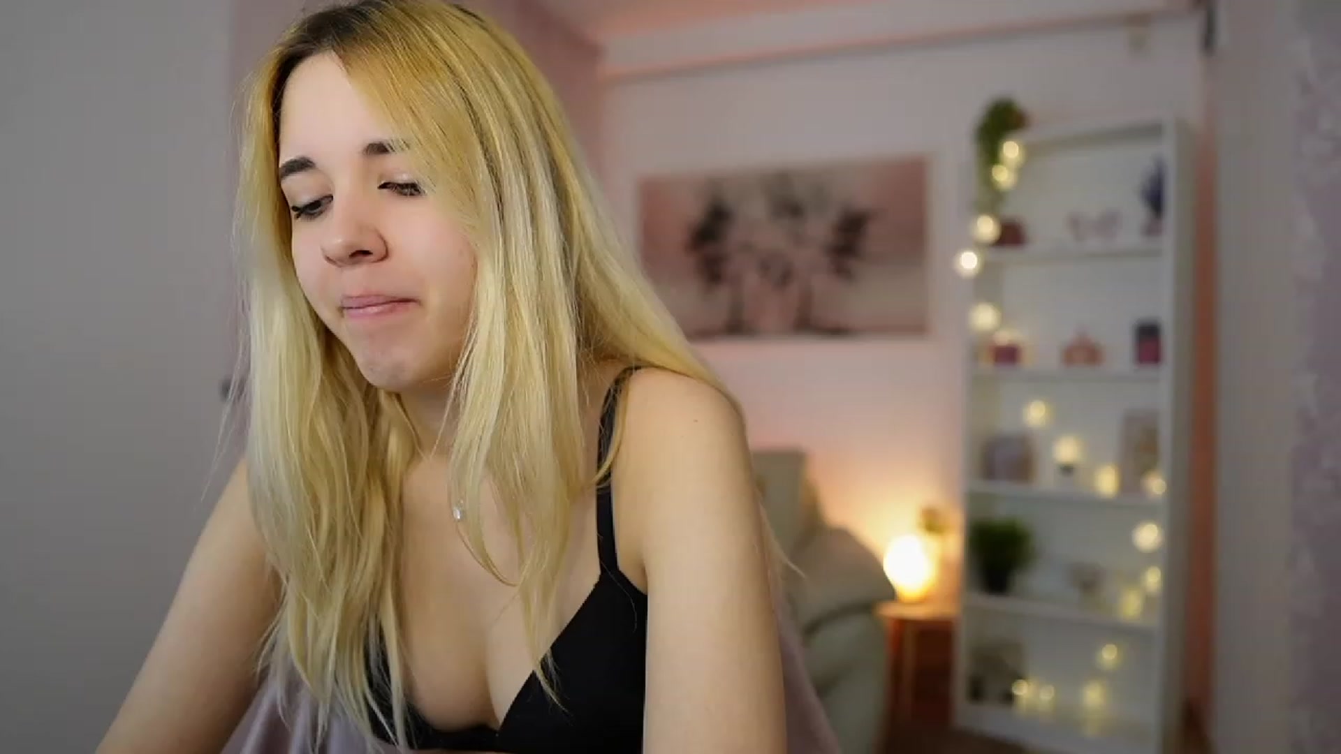 Gallery image thumbnail from Katie_Kush18's myfreecams stream on, 01/09/2024, 09:52 image 17 of 20